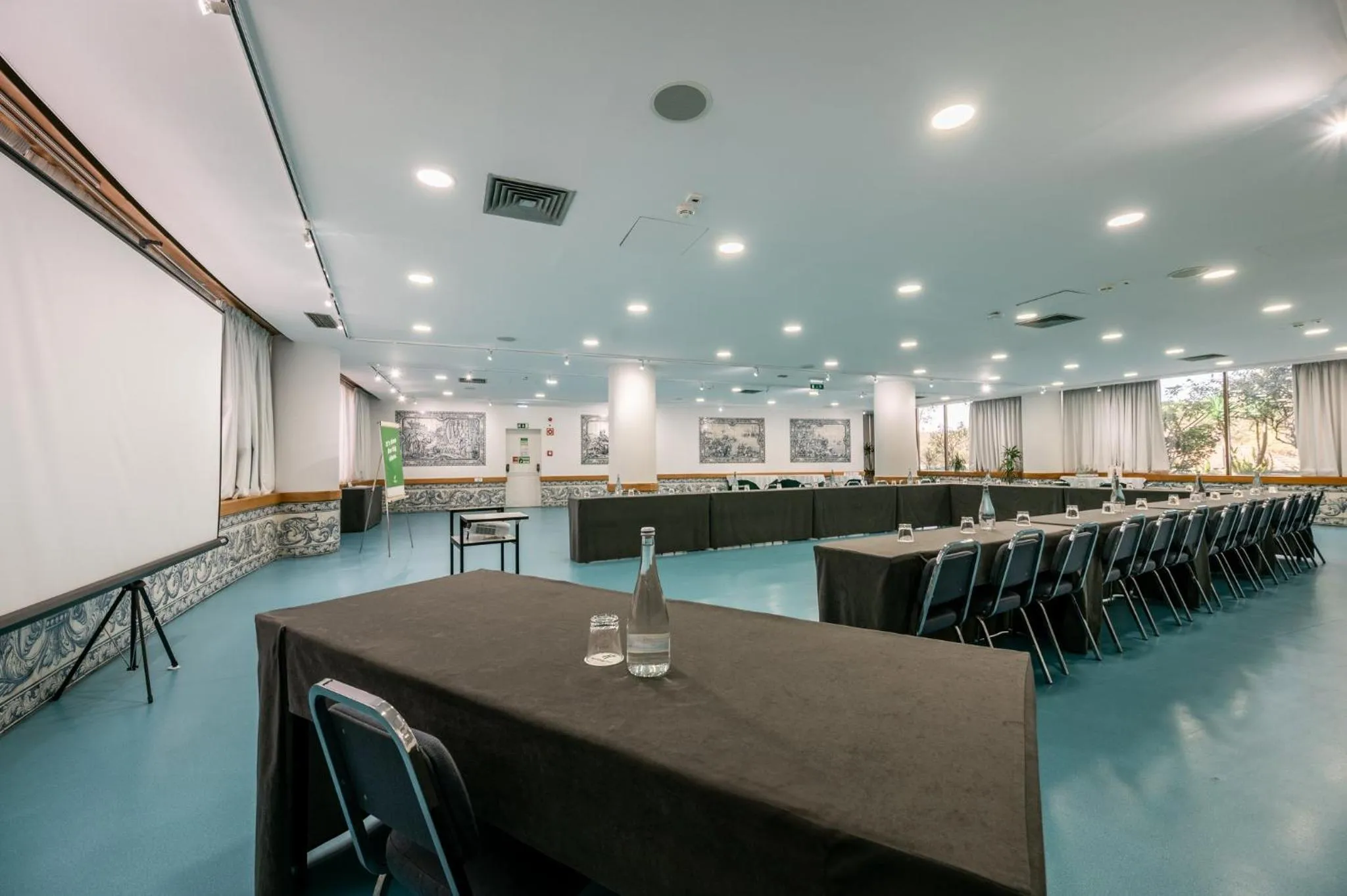 Meeting/conference room in Holiday Inn Lisbon-Continental by IHG