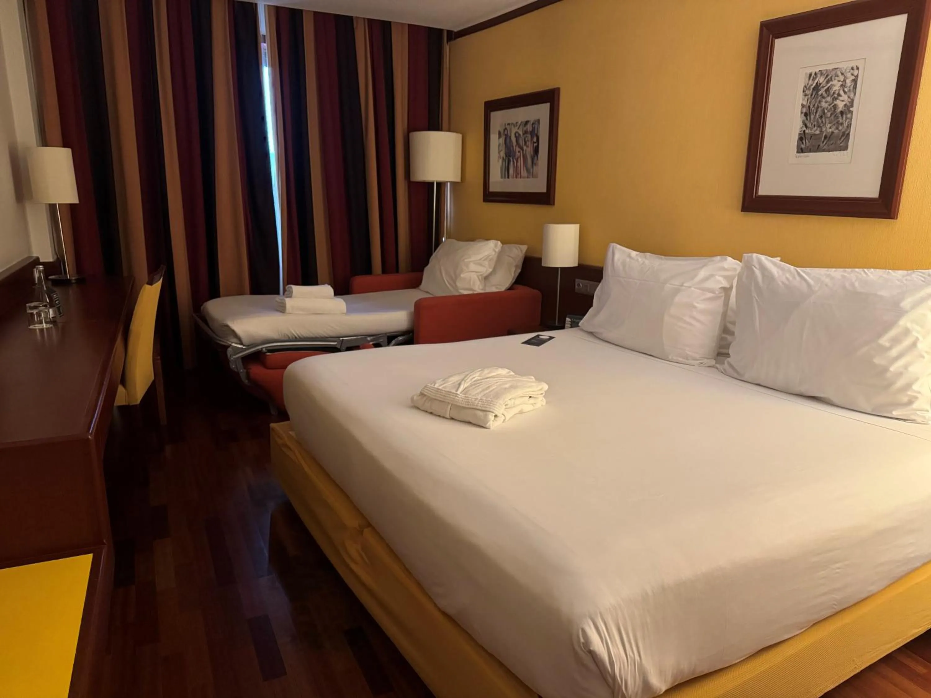 Bed in Holiday Inn Lisbon-Continental by IHG