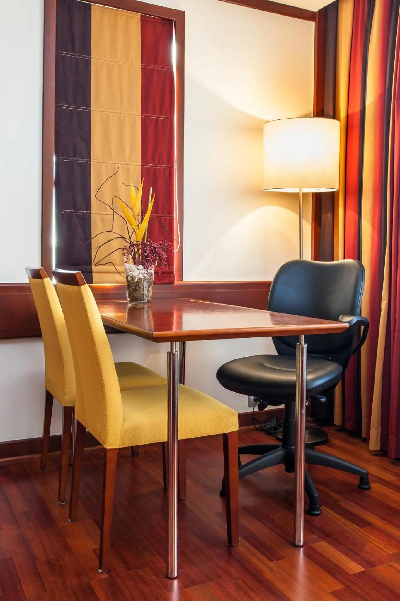 Photo of the whole room in Holiday Inn Lisbon-Continental by IHG