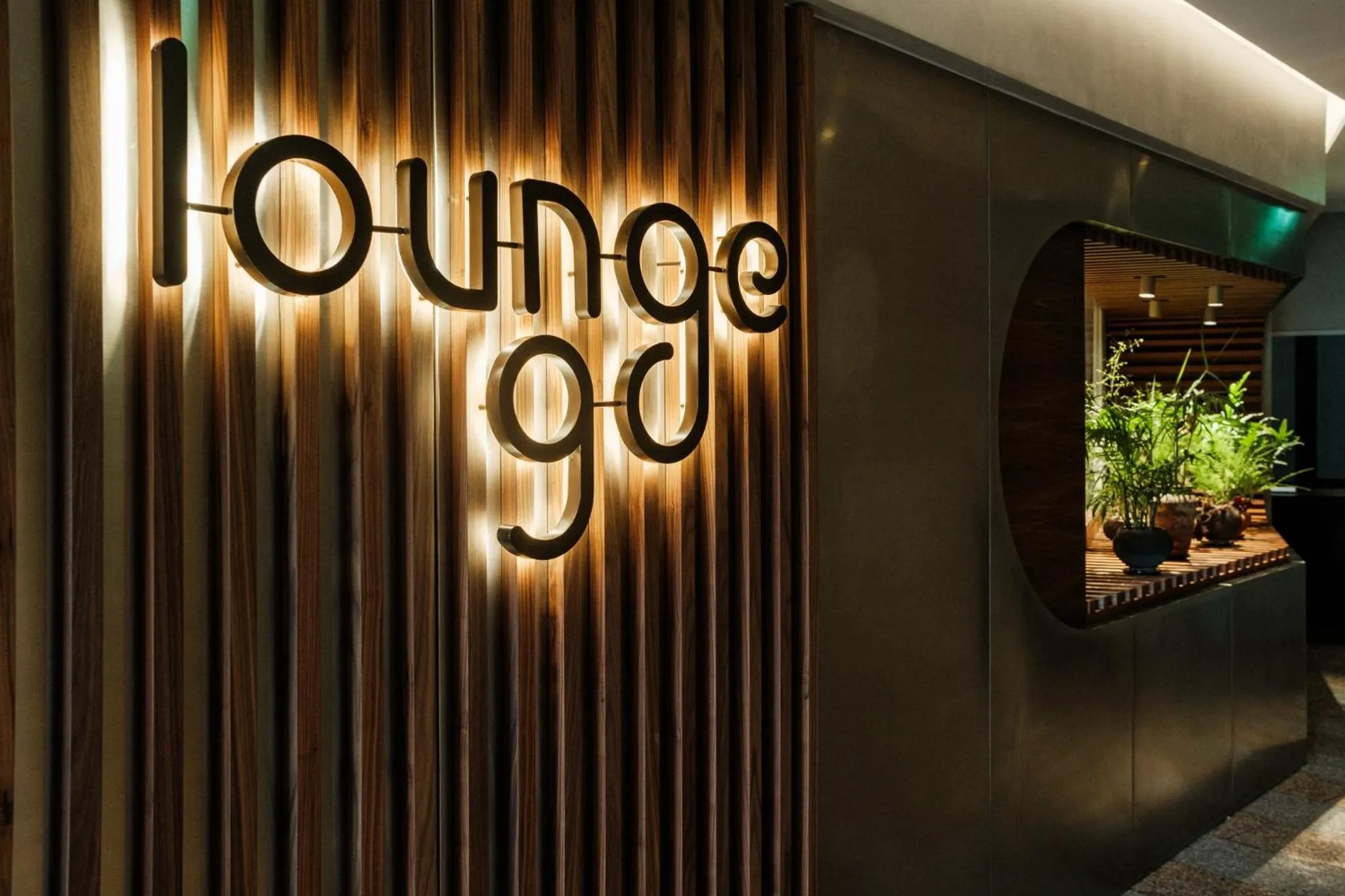 Lounge or bar in Holiday Inn Lisbon-Continental by IHG