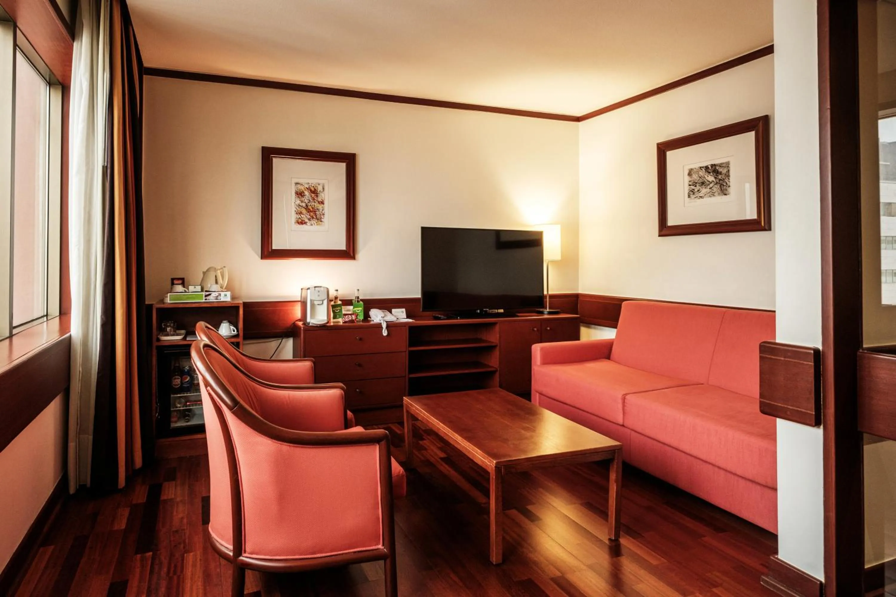 Living room in Holiday Inn Lisbon-Continental by IHG