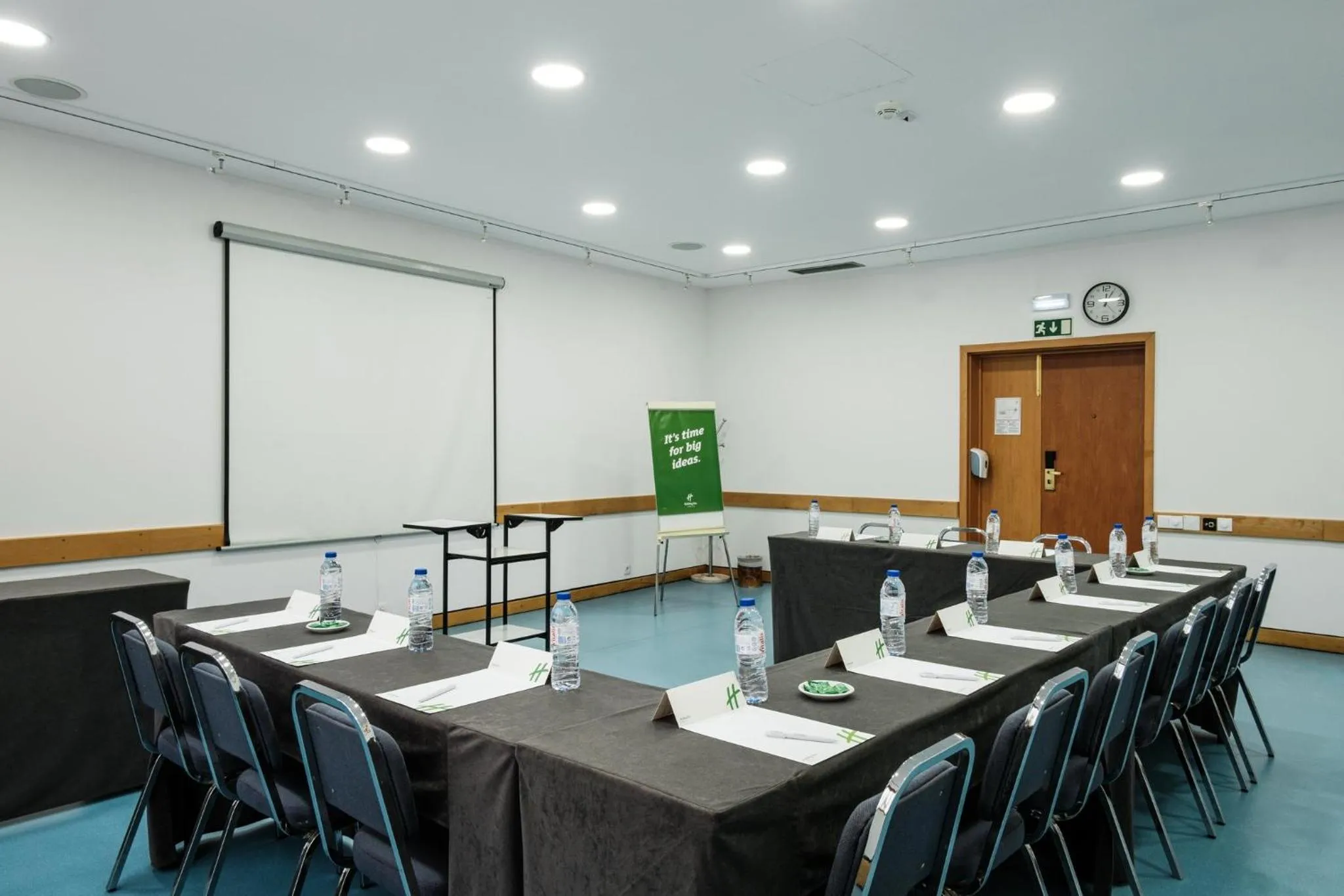 Meeting/conference room in Holiday Inn Lisbon-Continental by IHG