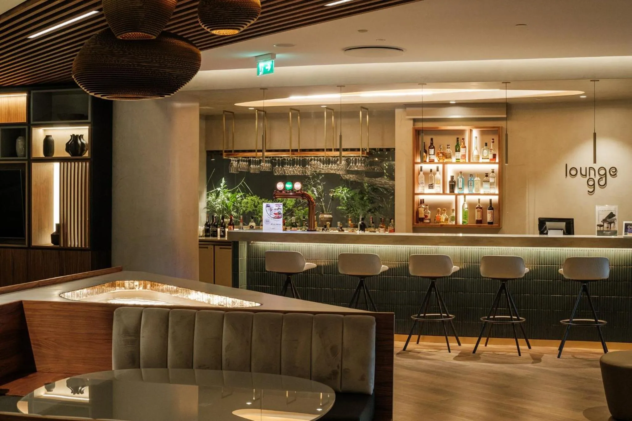 Lounge or bar in Holiday Inn Lisbon-Continental by IHG