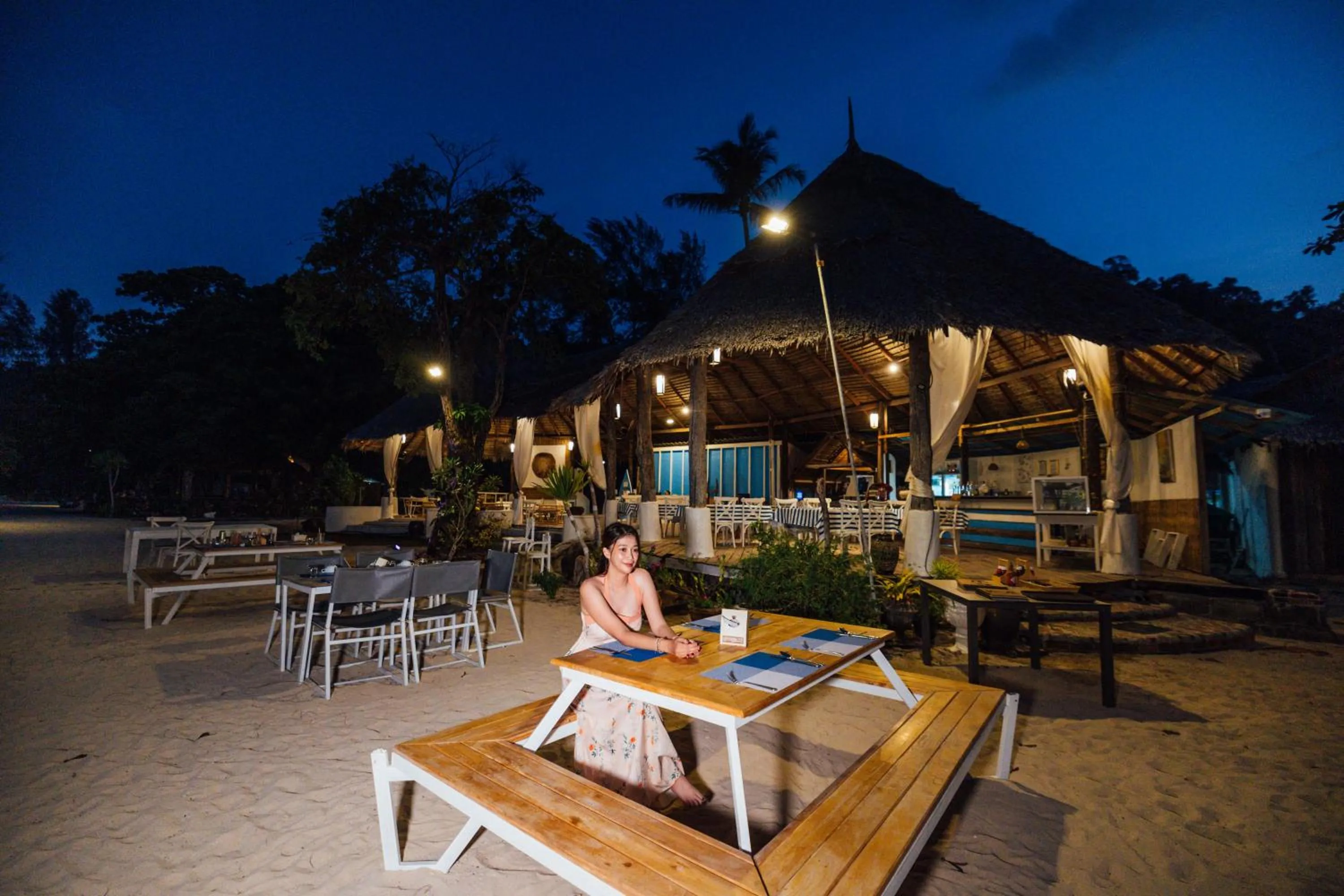 Restaurant/places to eat in Mayalay Resort-Green Hotel