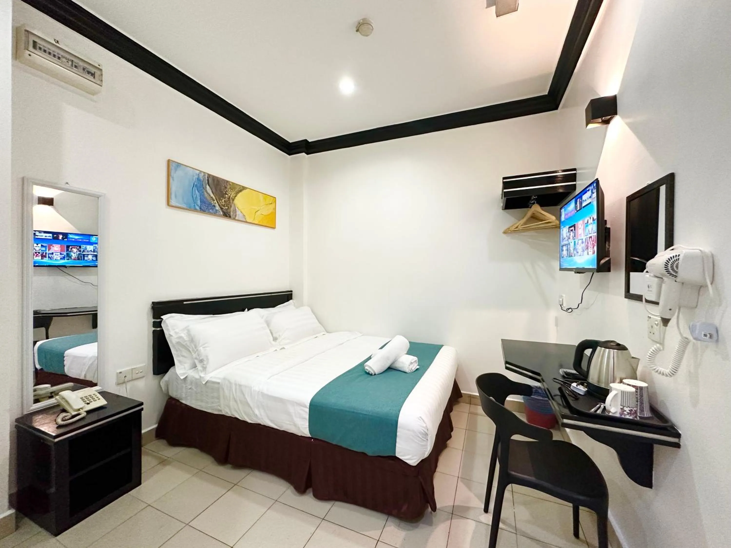 Bed in Hotel Tourist City Centre by HotSpot Essential