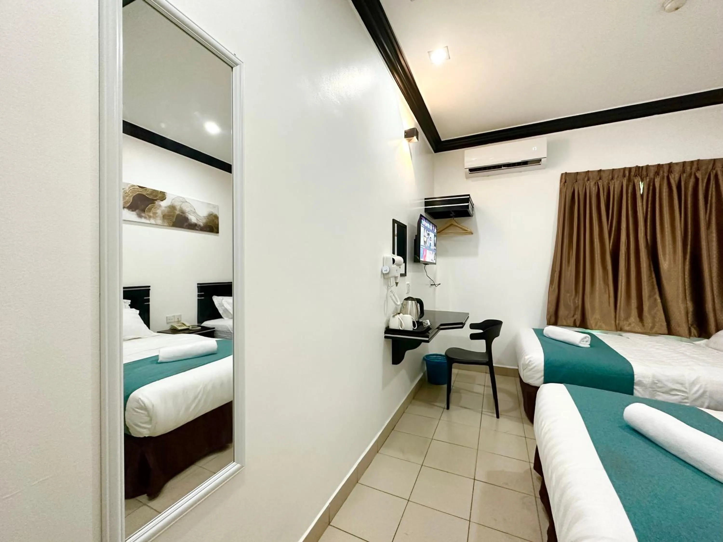 Bed in Hotel Tourist City Centre by HotSpot Essential