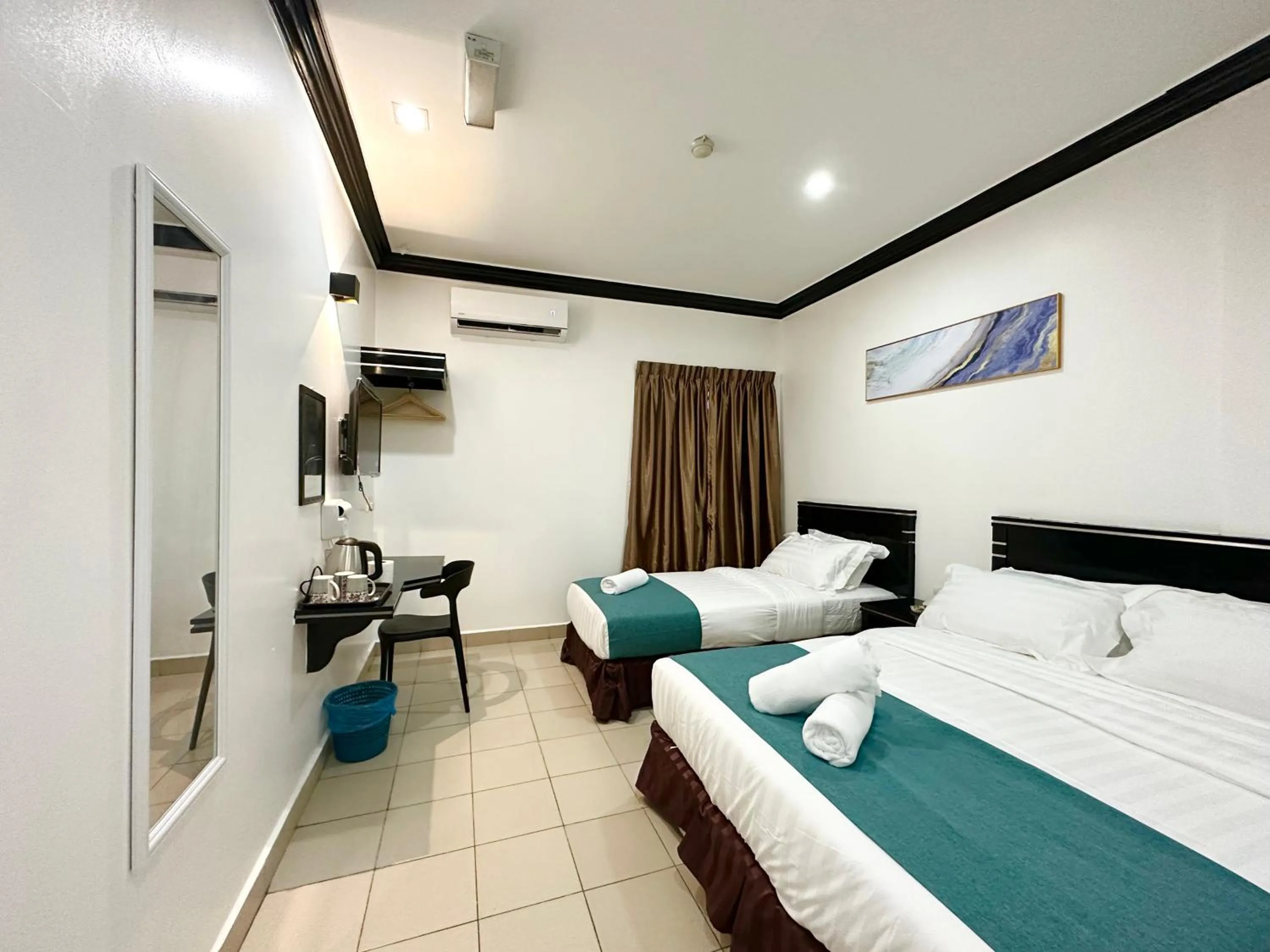 Bed in Hotel Tourist City Centre by HotSpot Essential