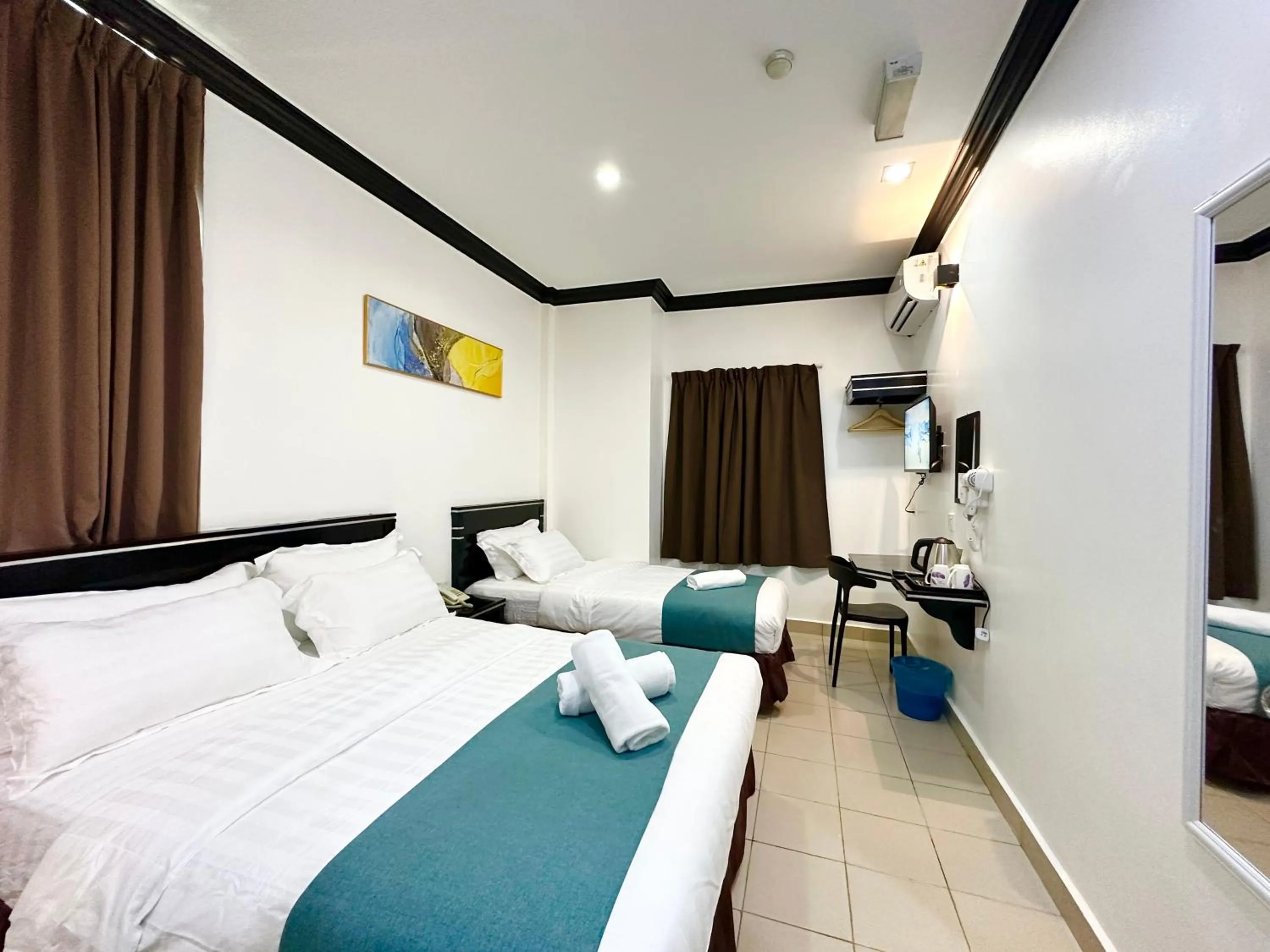Bed in Hotel Tourist City Centre by HotSpot Essential