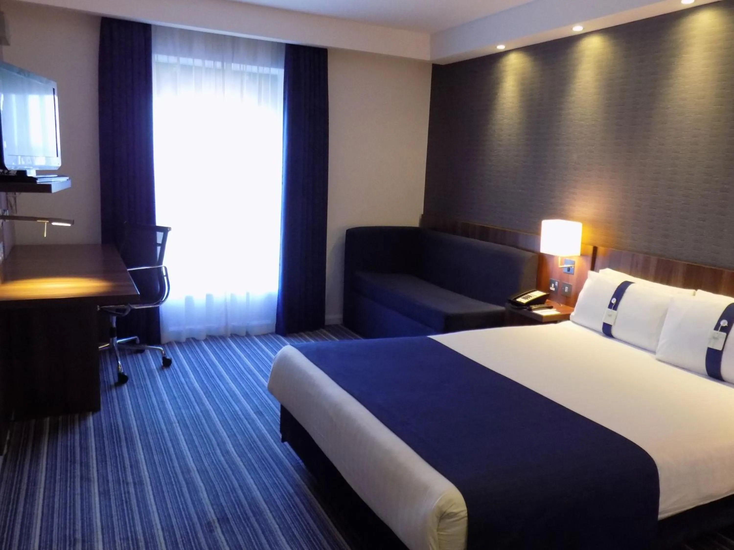 Photo of the whole room in Holiday Inn Express Dunstable