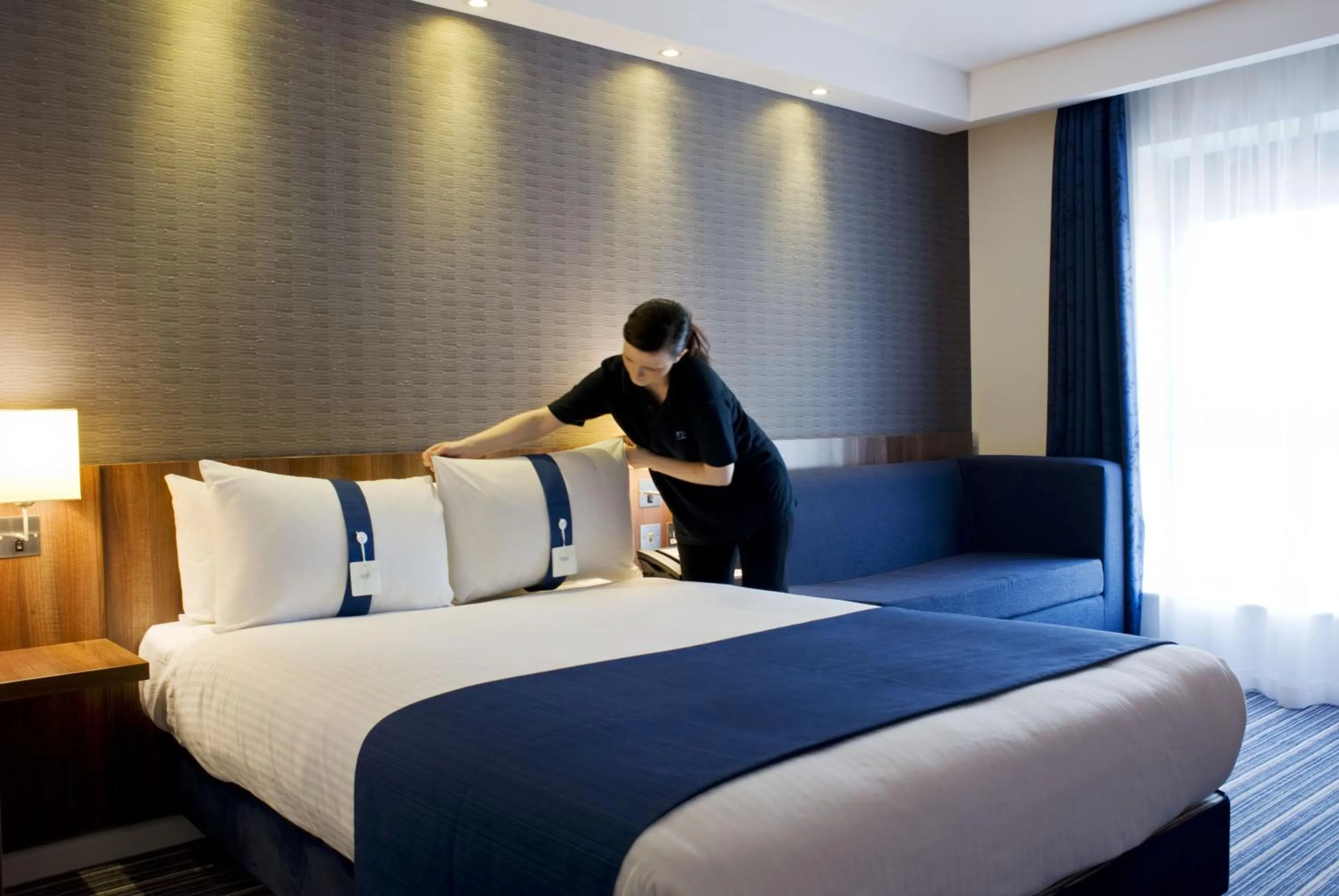 Bedroom in Holiday Inn Express Dunstable