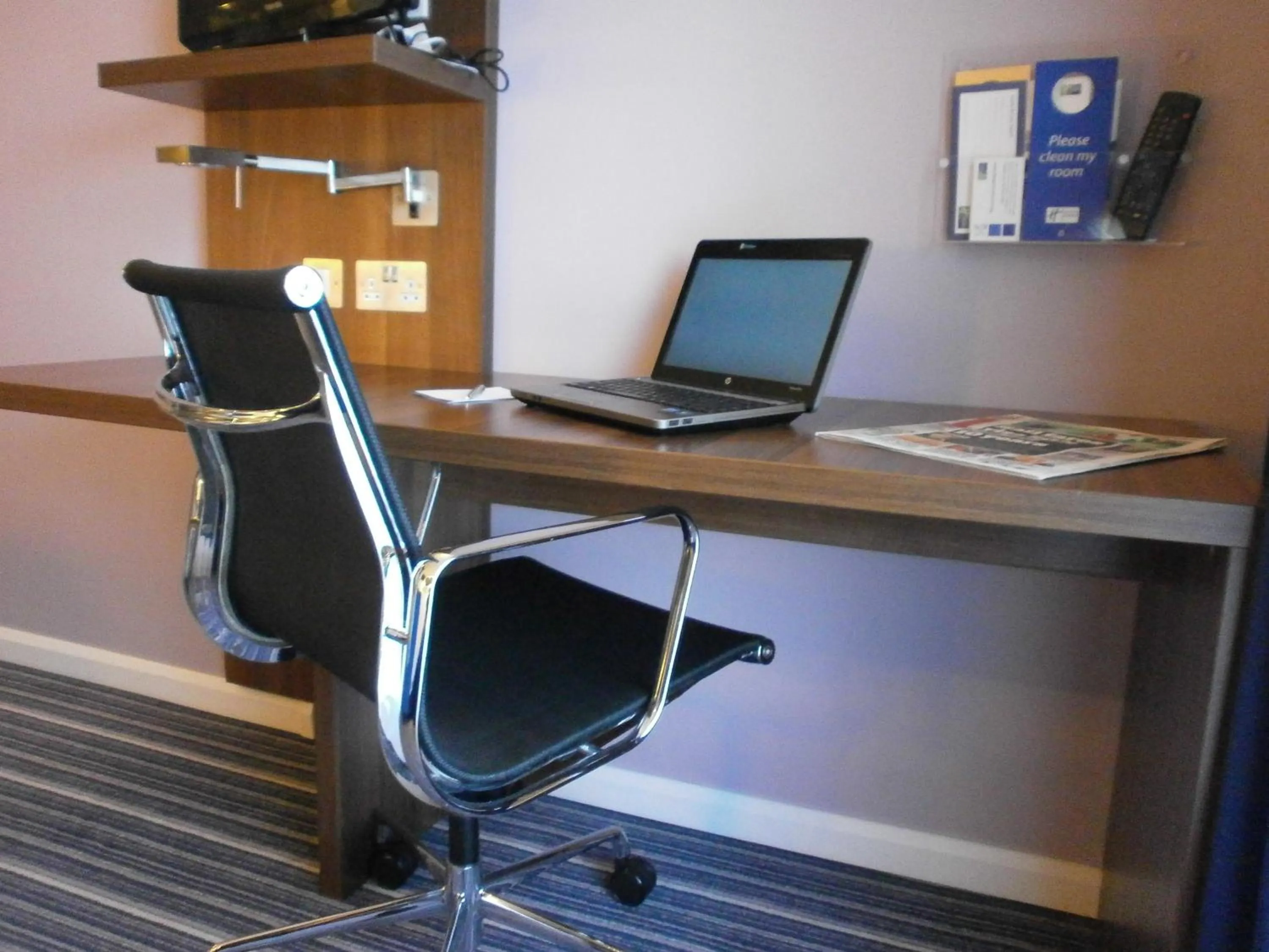 Bedroom in Holiday Inn Express Dunstable