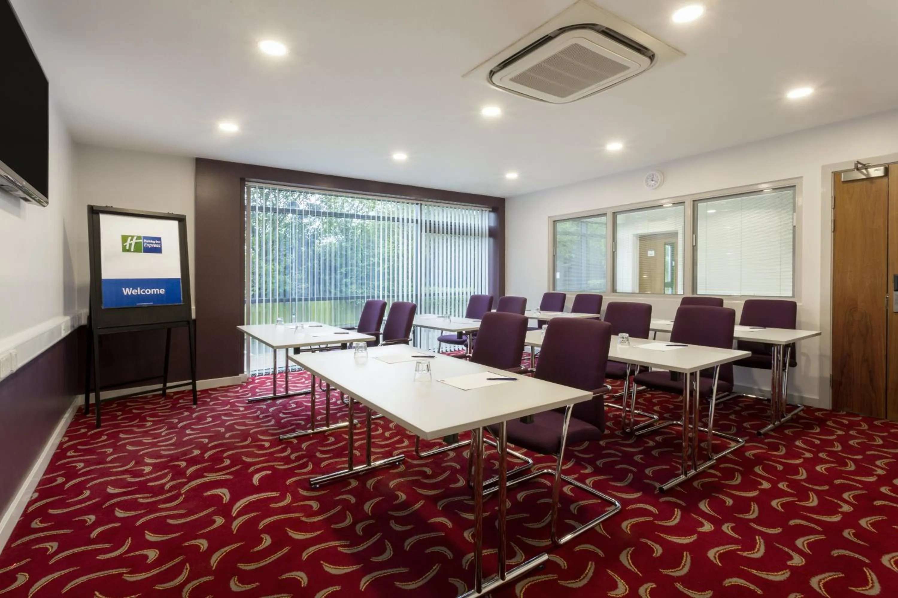 Meeting/conference room in Holiday Inn Express Dunstable