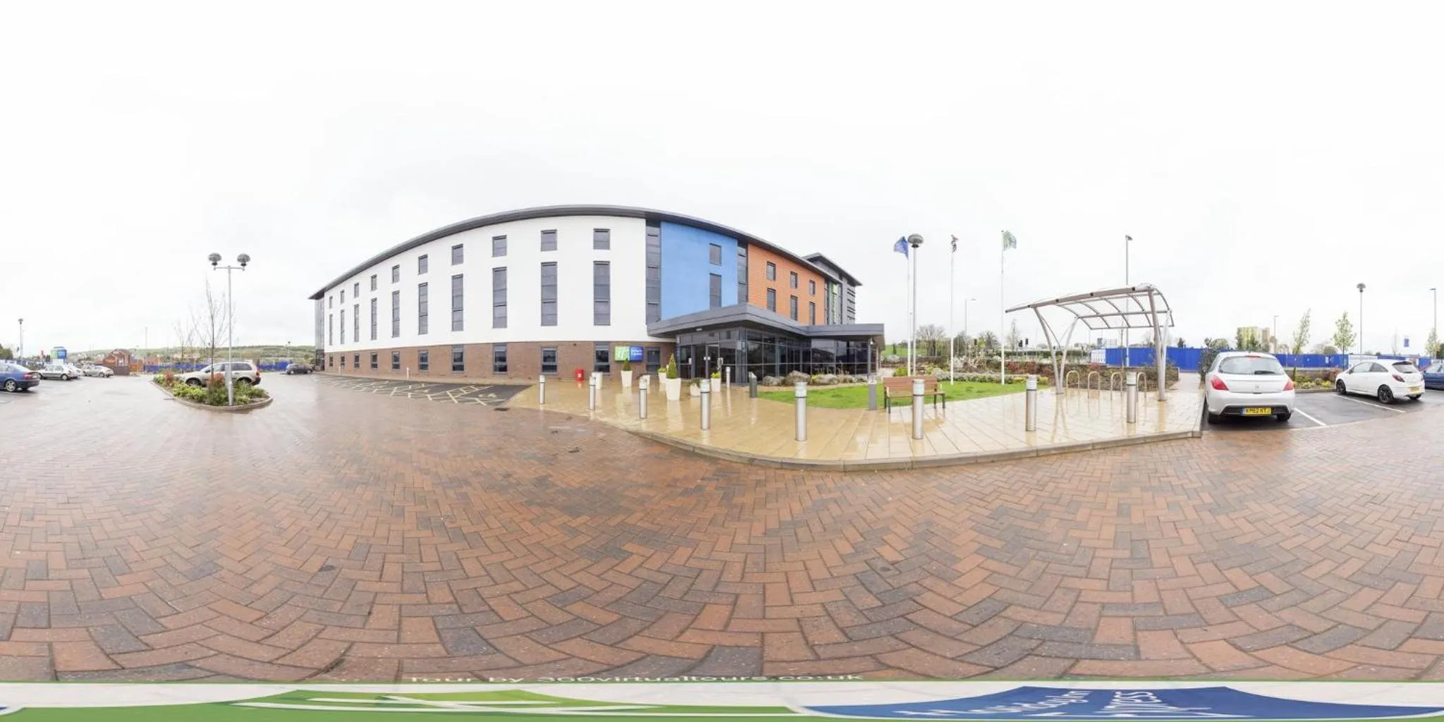 Property Building in Holiday Inn Express Dunstable