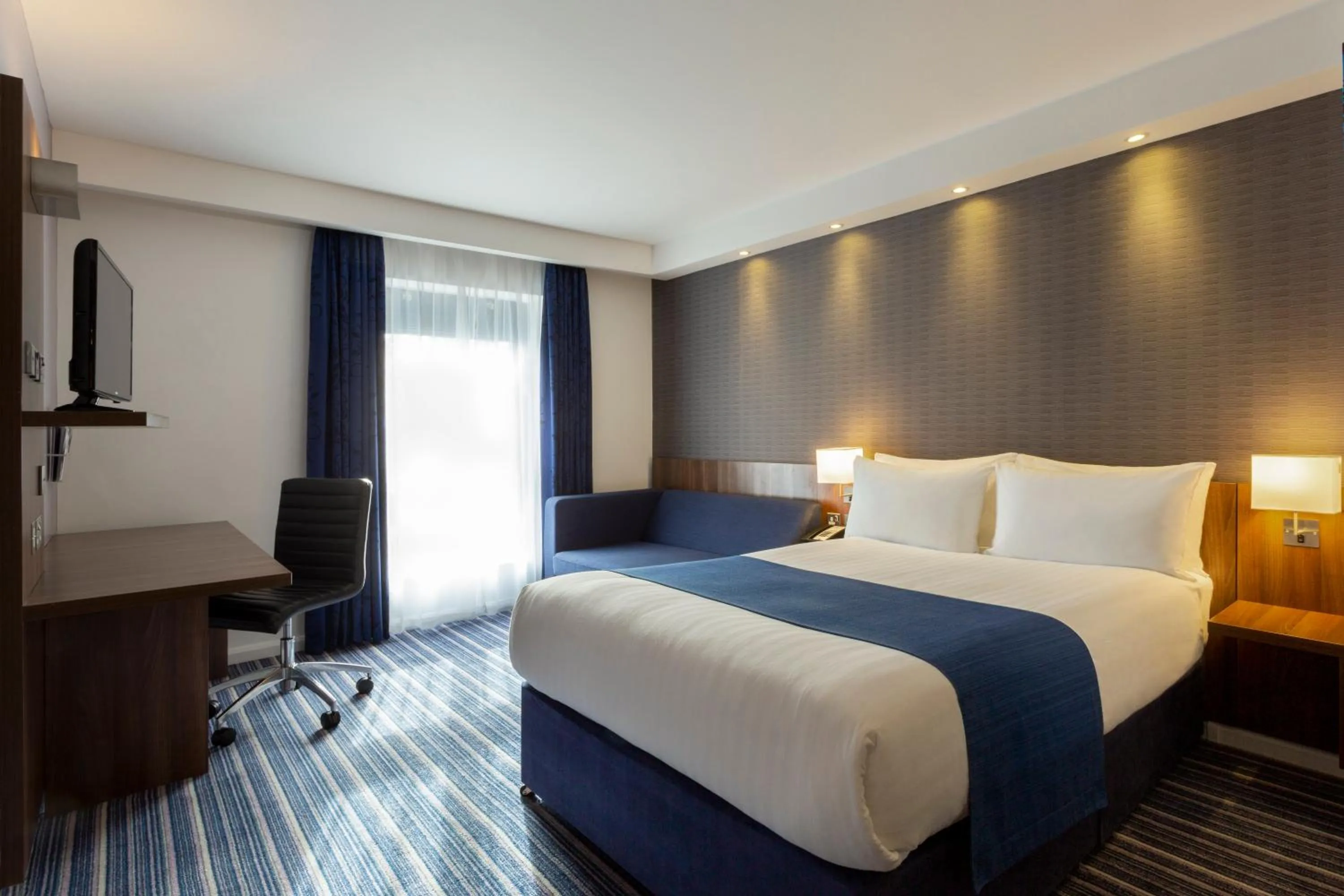 Photo of the whole room in Holiday Inn Express Dunstable