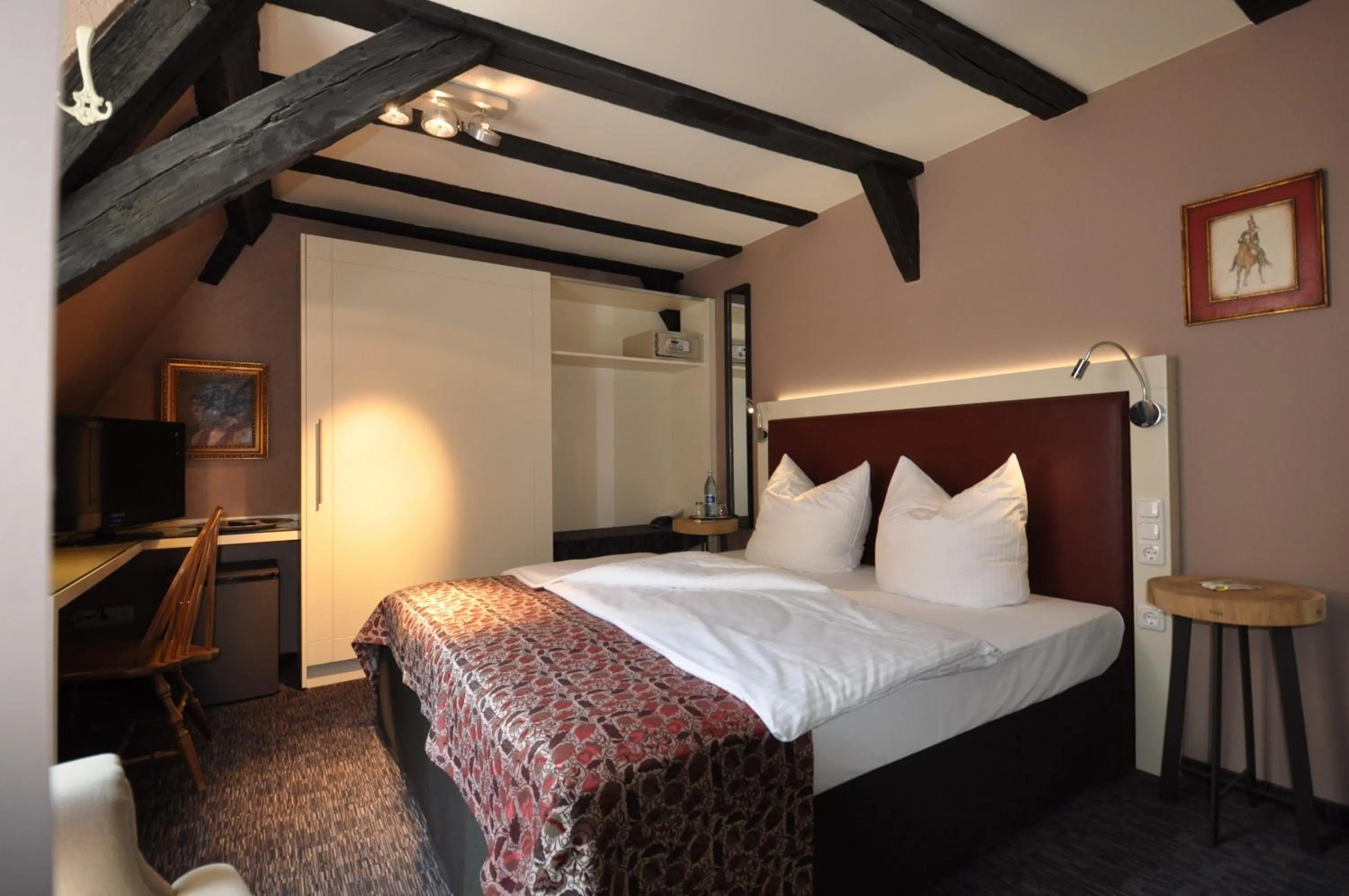 Photo of the whole room, Bed in Hotel Schmuckkästchen