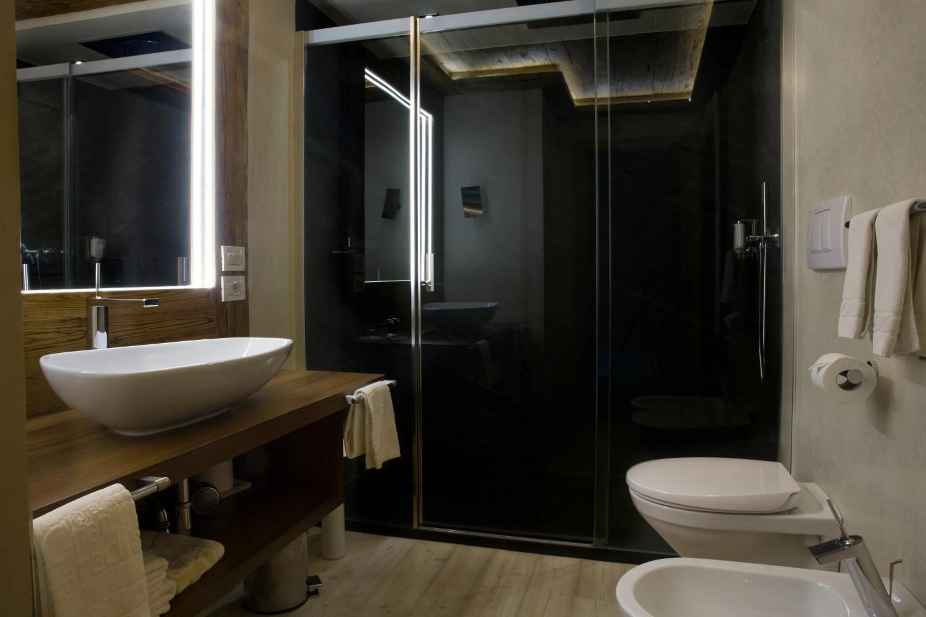 Shower in Hotel Gran Paradiso