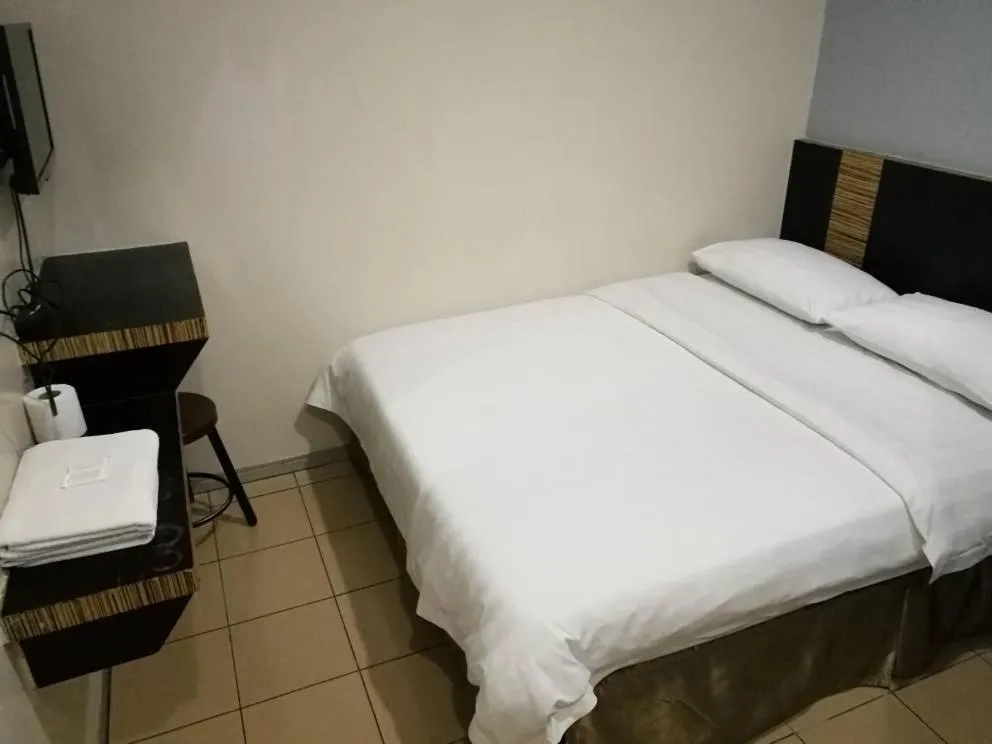 Bed in Hotel Traveller