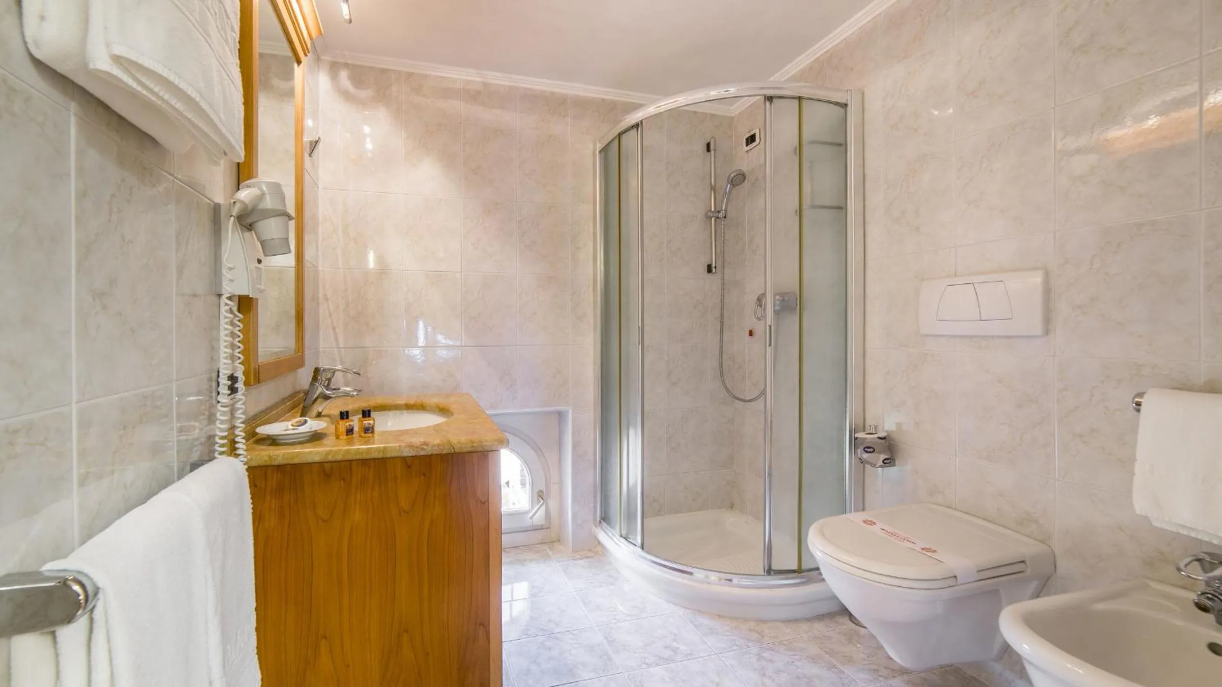 Shower in Hotel Ville Bianchi