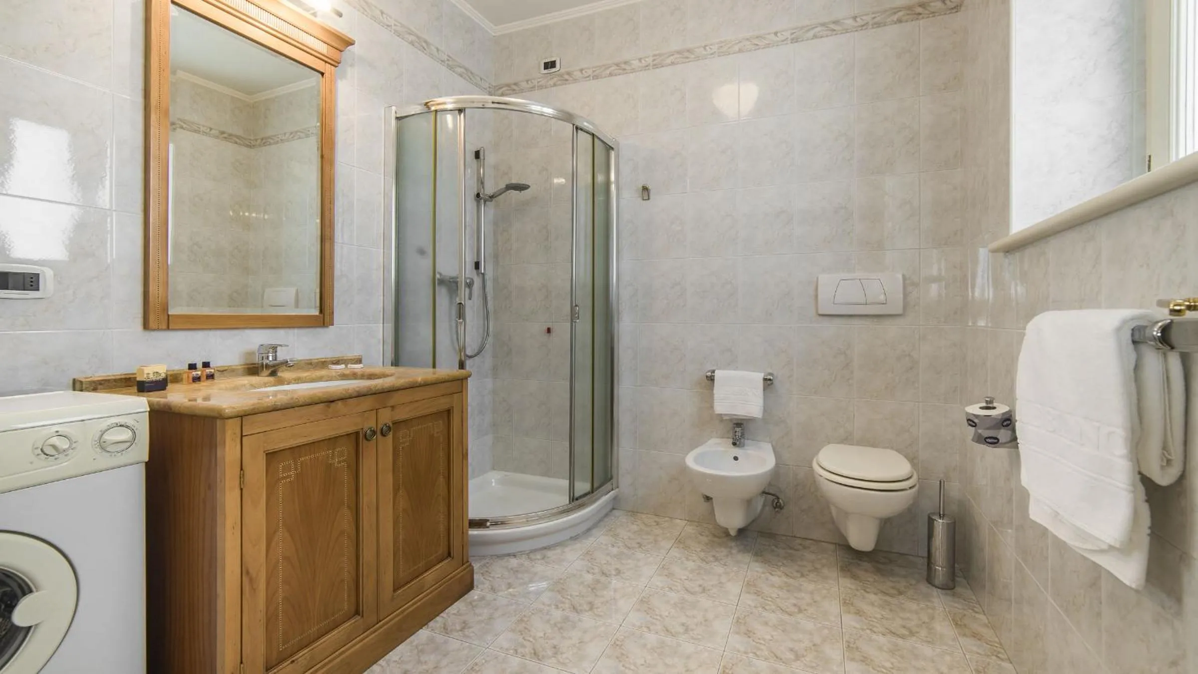 Shower in Hotel Ville Bianchi