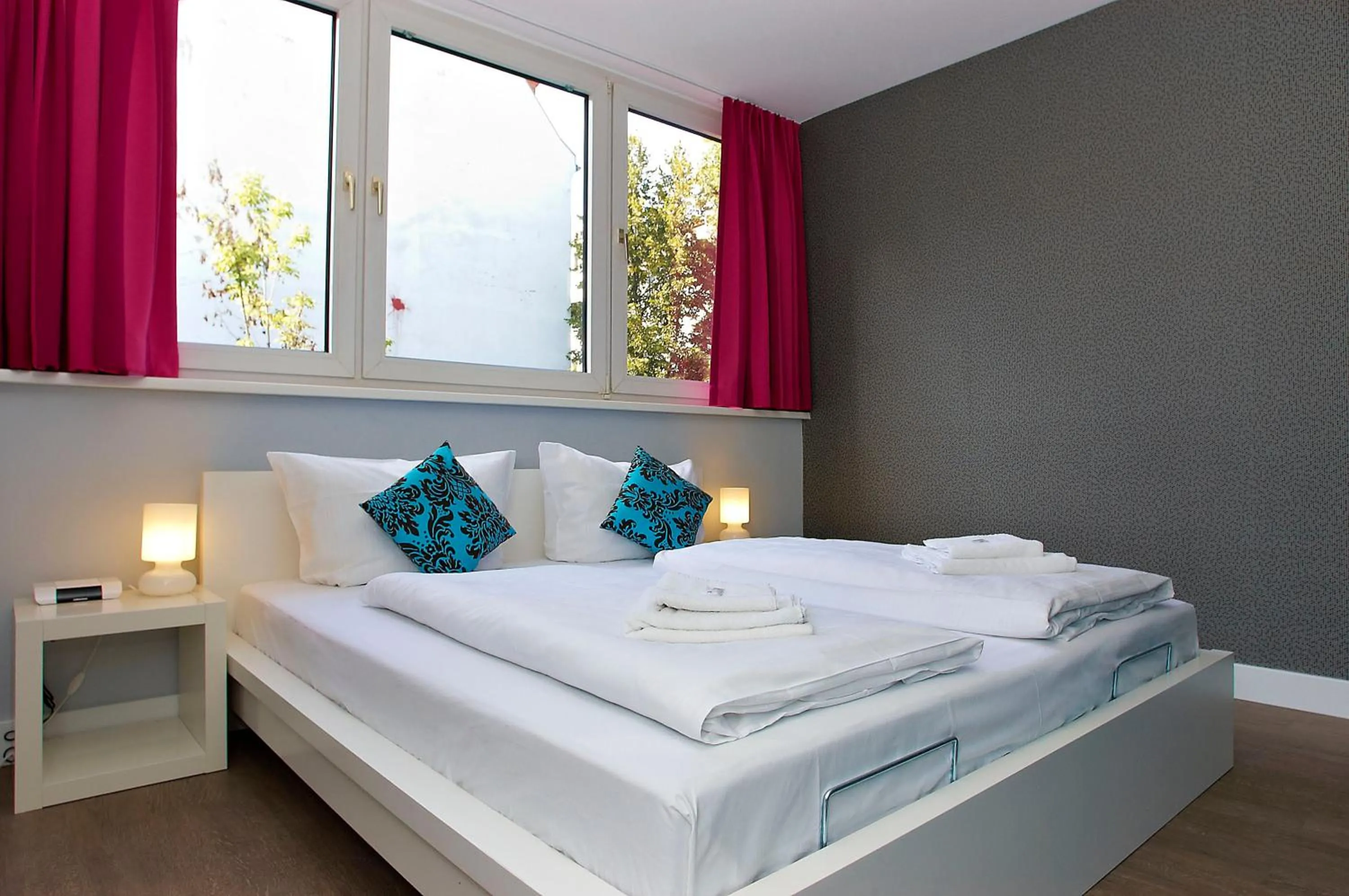 Bedroom, Bed in Apartmenthouse Berlin - Am Görlitzer Park