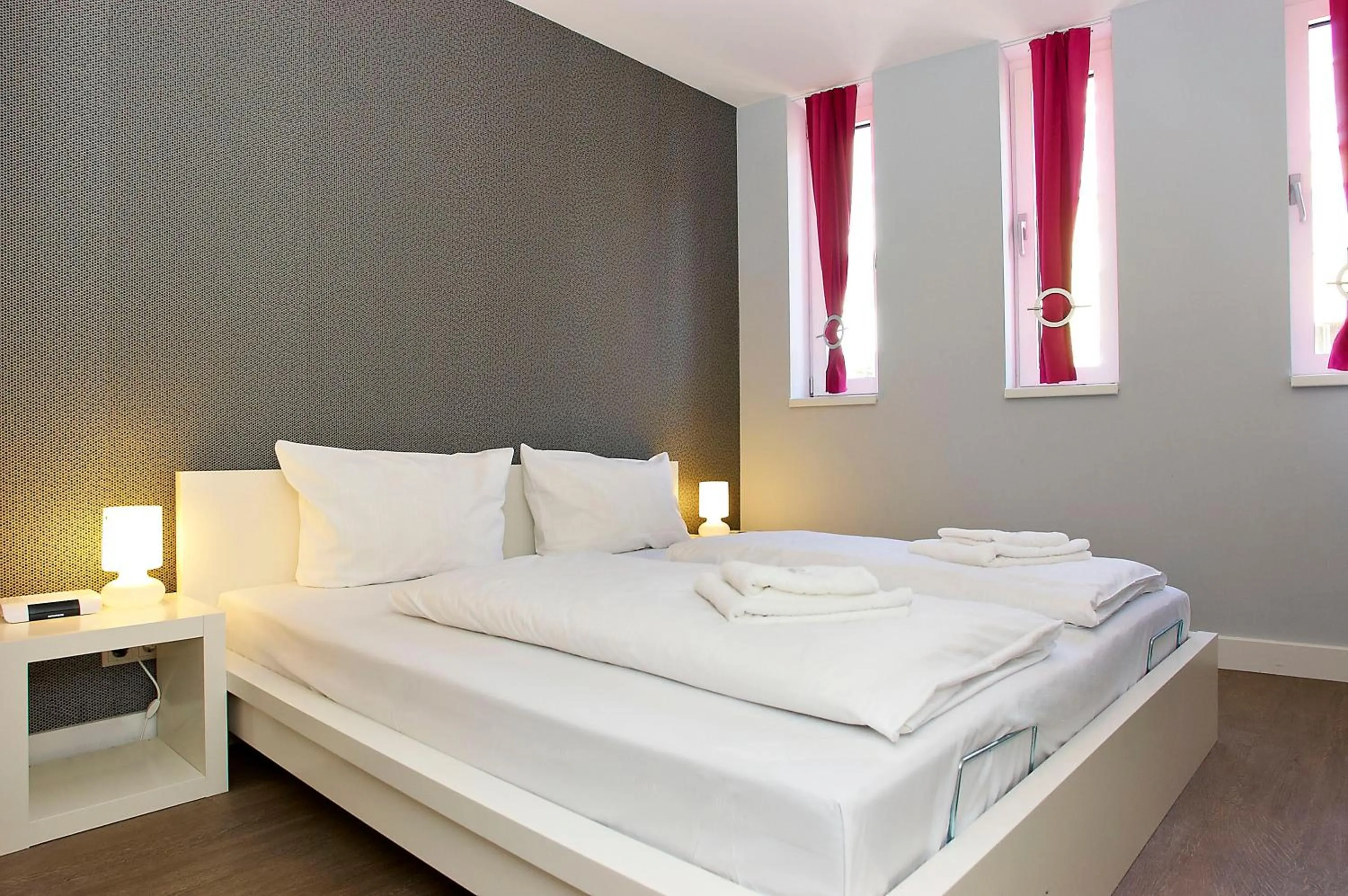 Bedroom, Bed in Apartmenthouse Berlin - Am Görlitzer Park