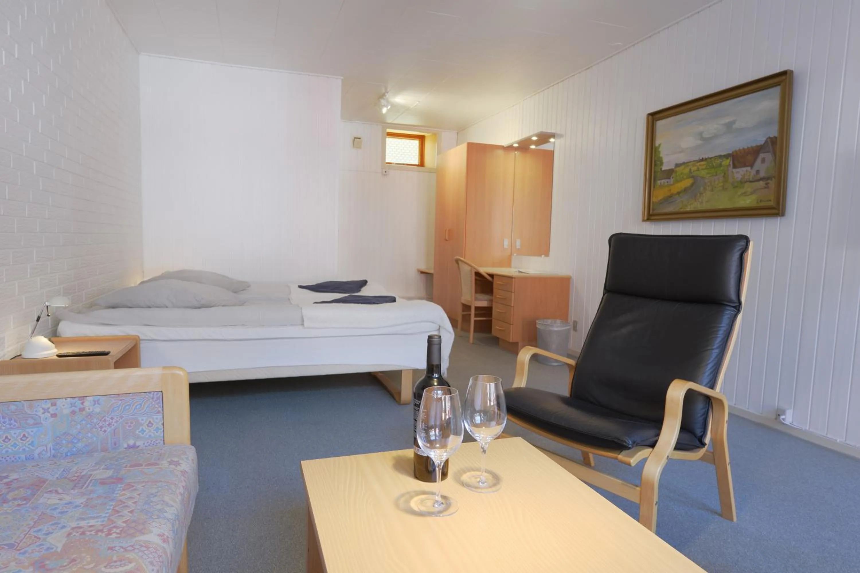 Photo of the whole room in Hotel Gudhjem