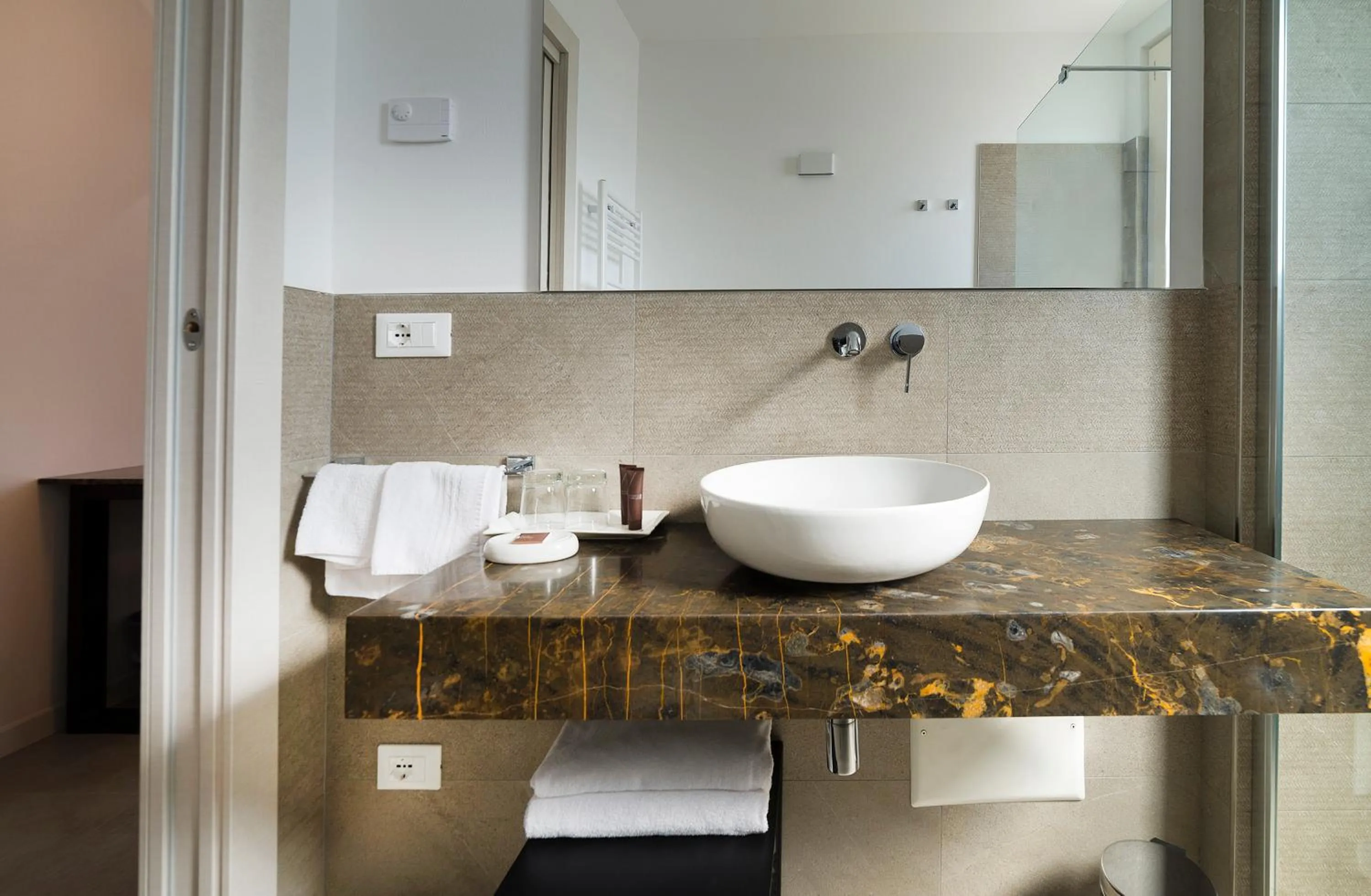 Bathroom in Garda Room