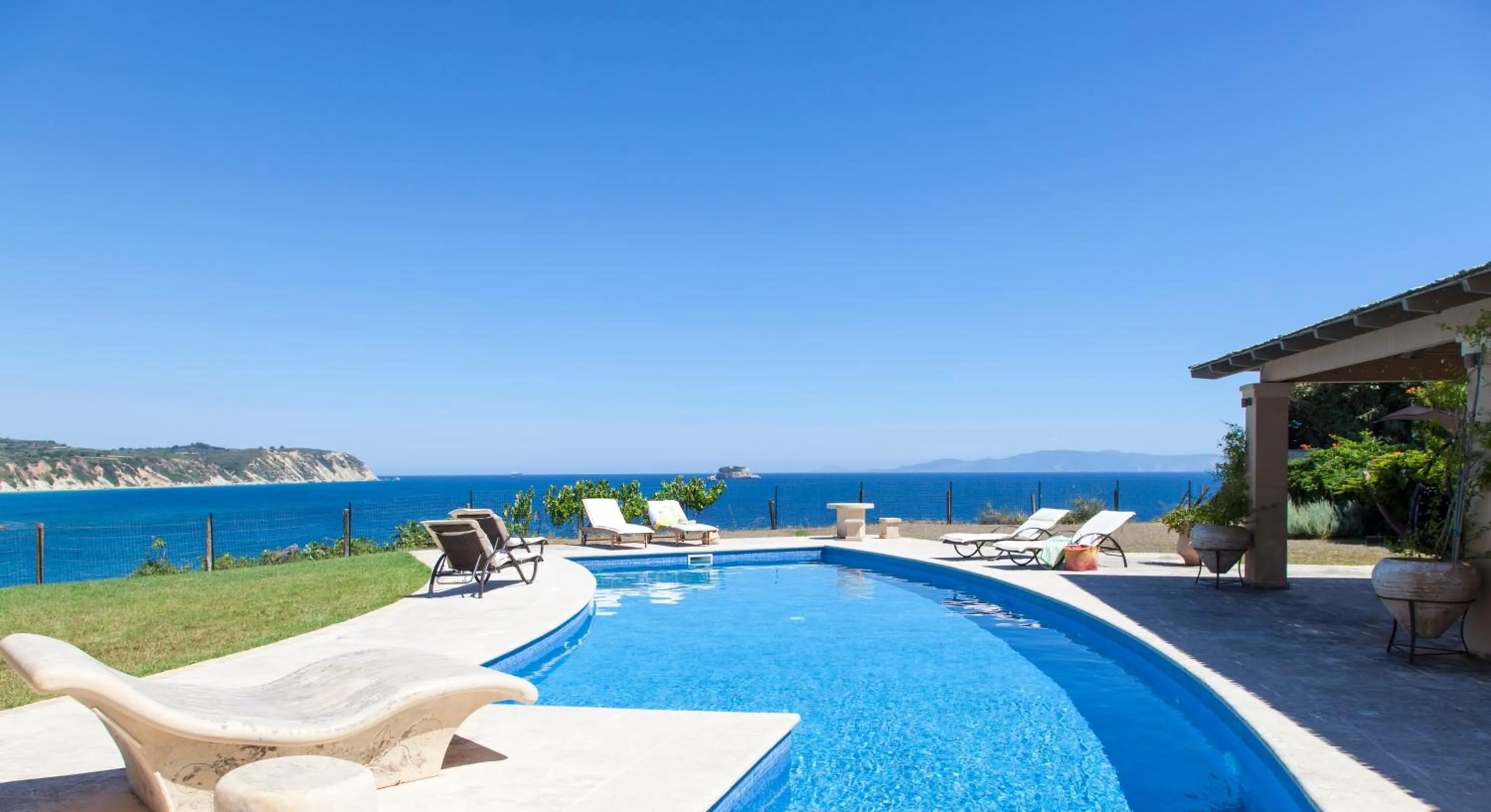 Swimming pool in Monambeles Villas