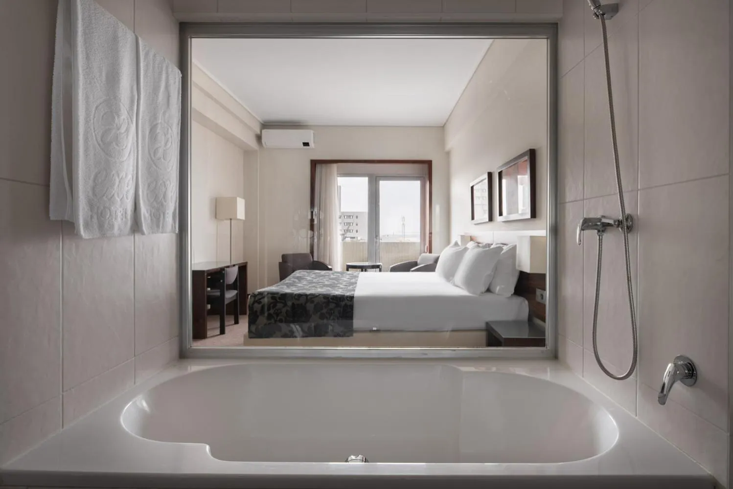 Photo of the whole room, Bed in Exe Praia Golfe