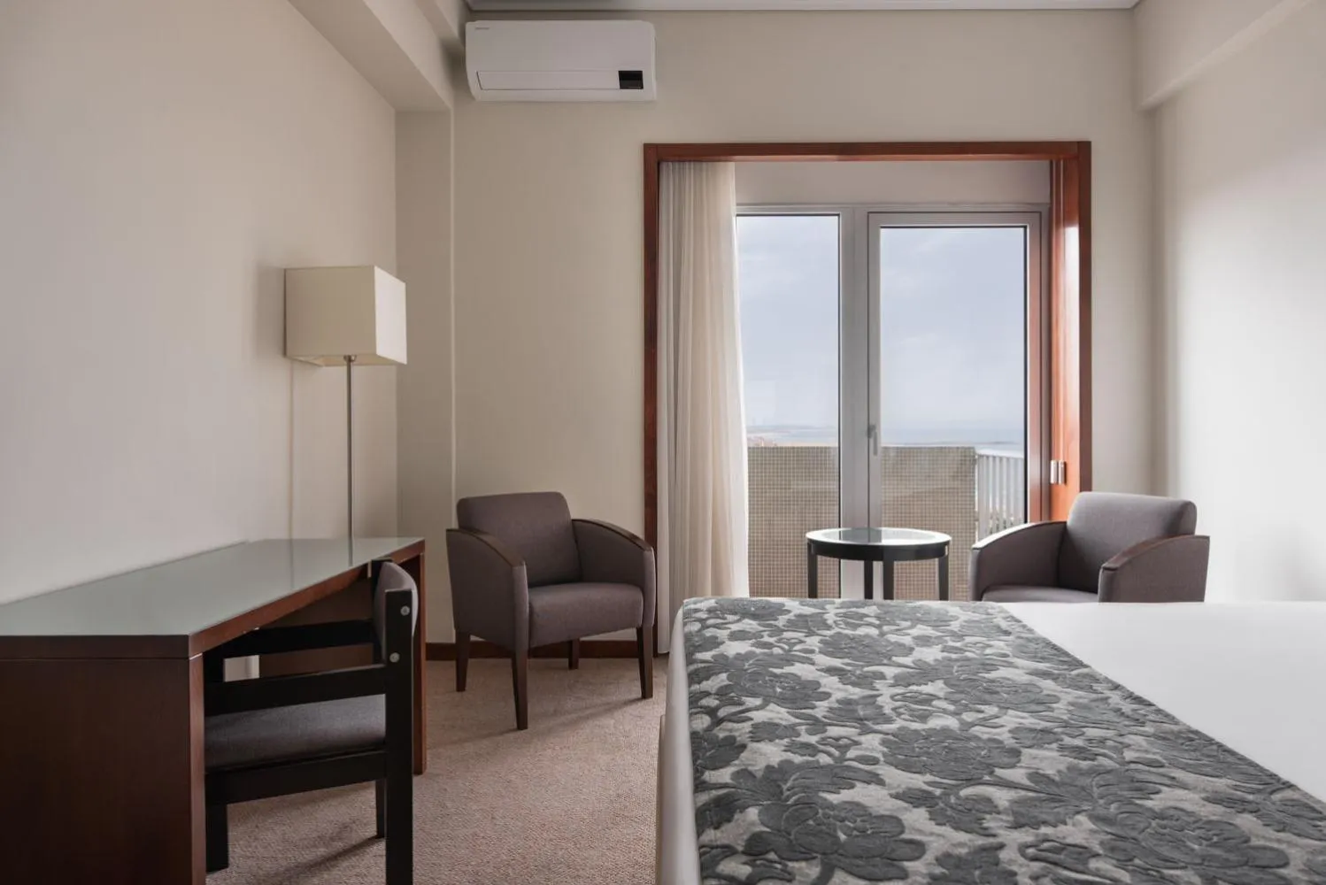 Photo of the whole room, Bed in Exe Praia Golfe