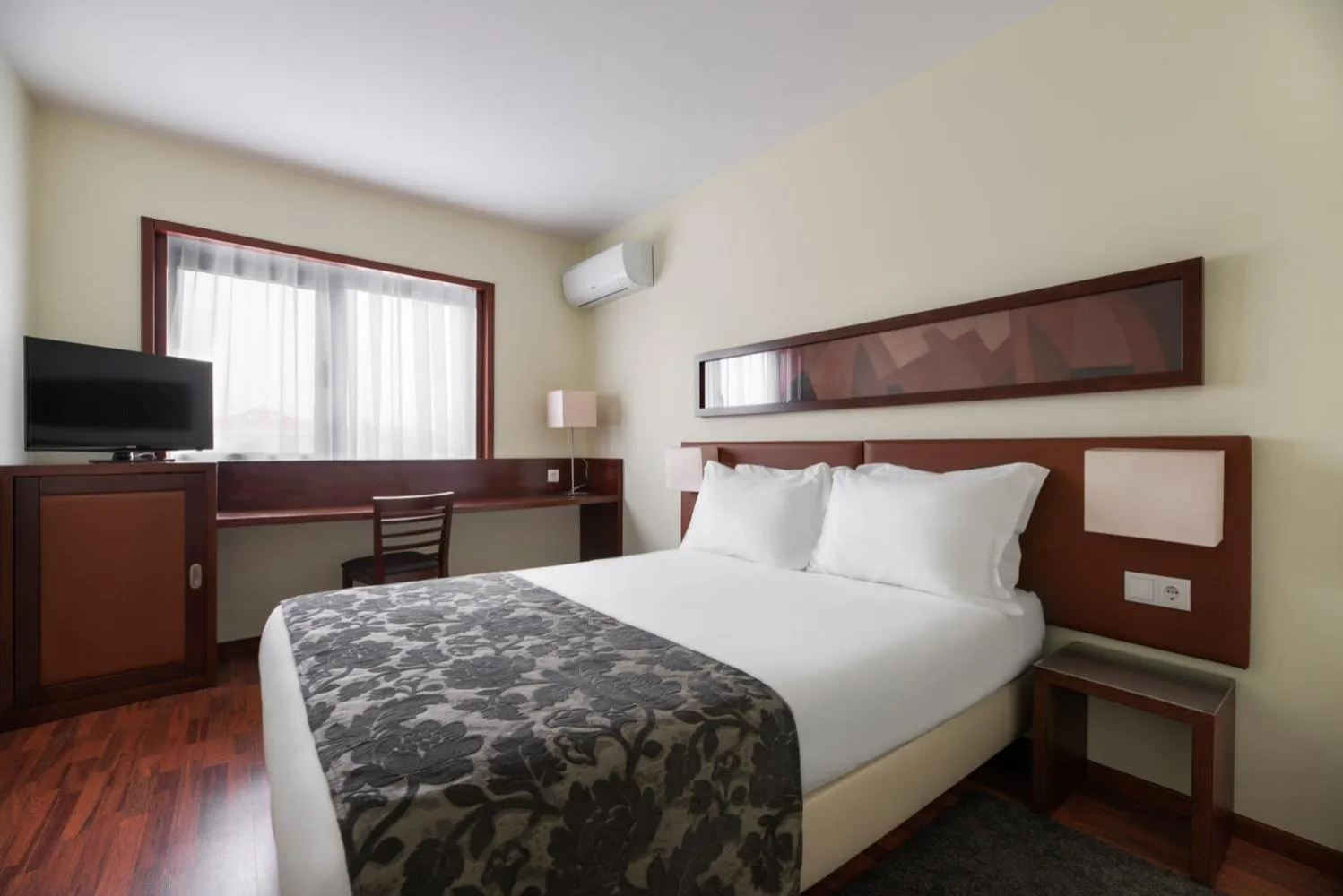 Photo of the whole room, Bed in Exe Praia Golfe