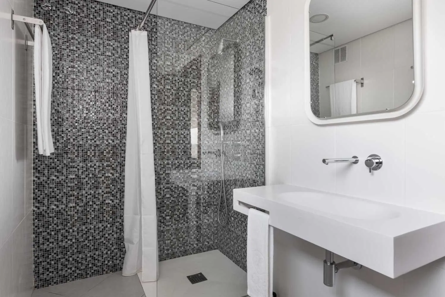 Photo of the whole room in Exe Praia Golfe