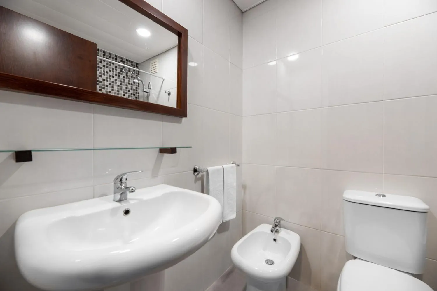 Photo of the whole room in Exe Praia Golfe