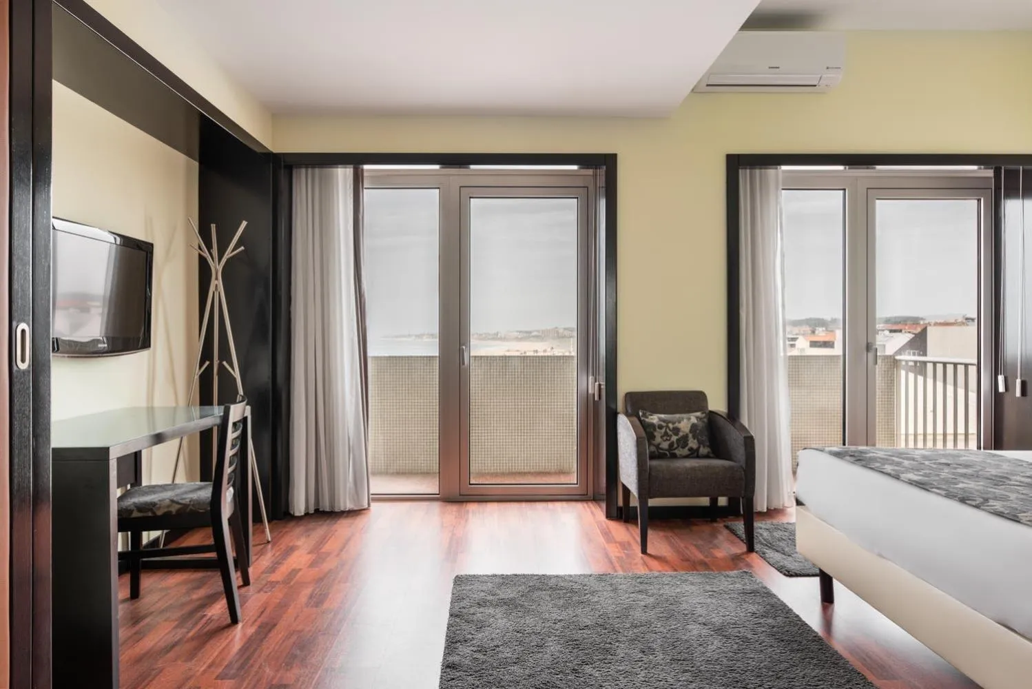 Photo of the whole room, Bed in Exe Praia Golfe