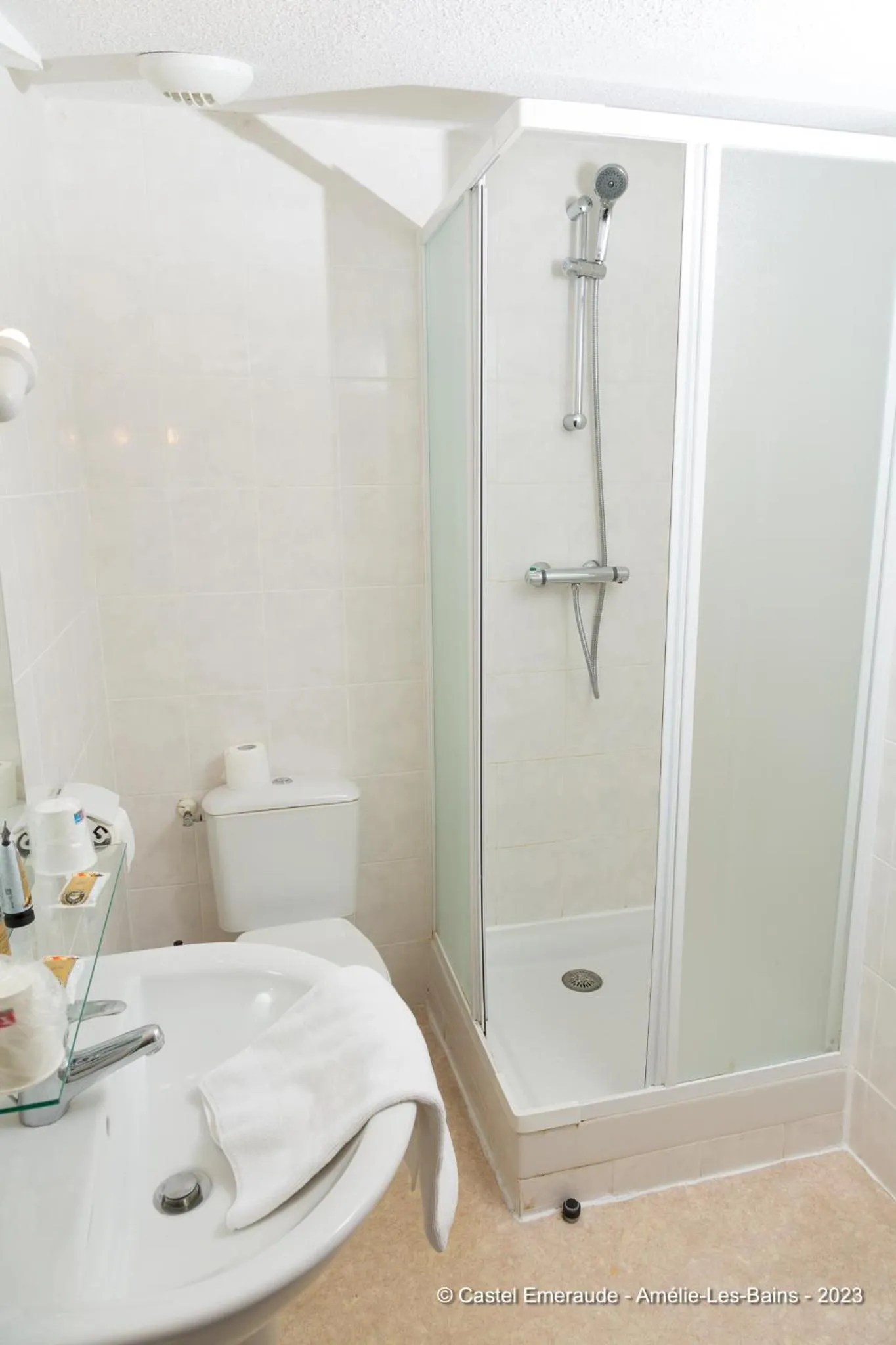 Bathroom in Appart'Hotel Castel Emeraude, Charme et Caractère