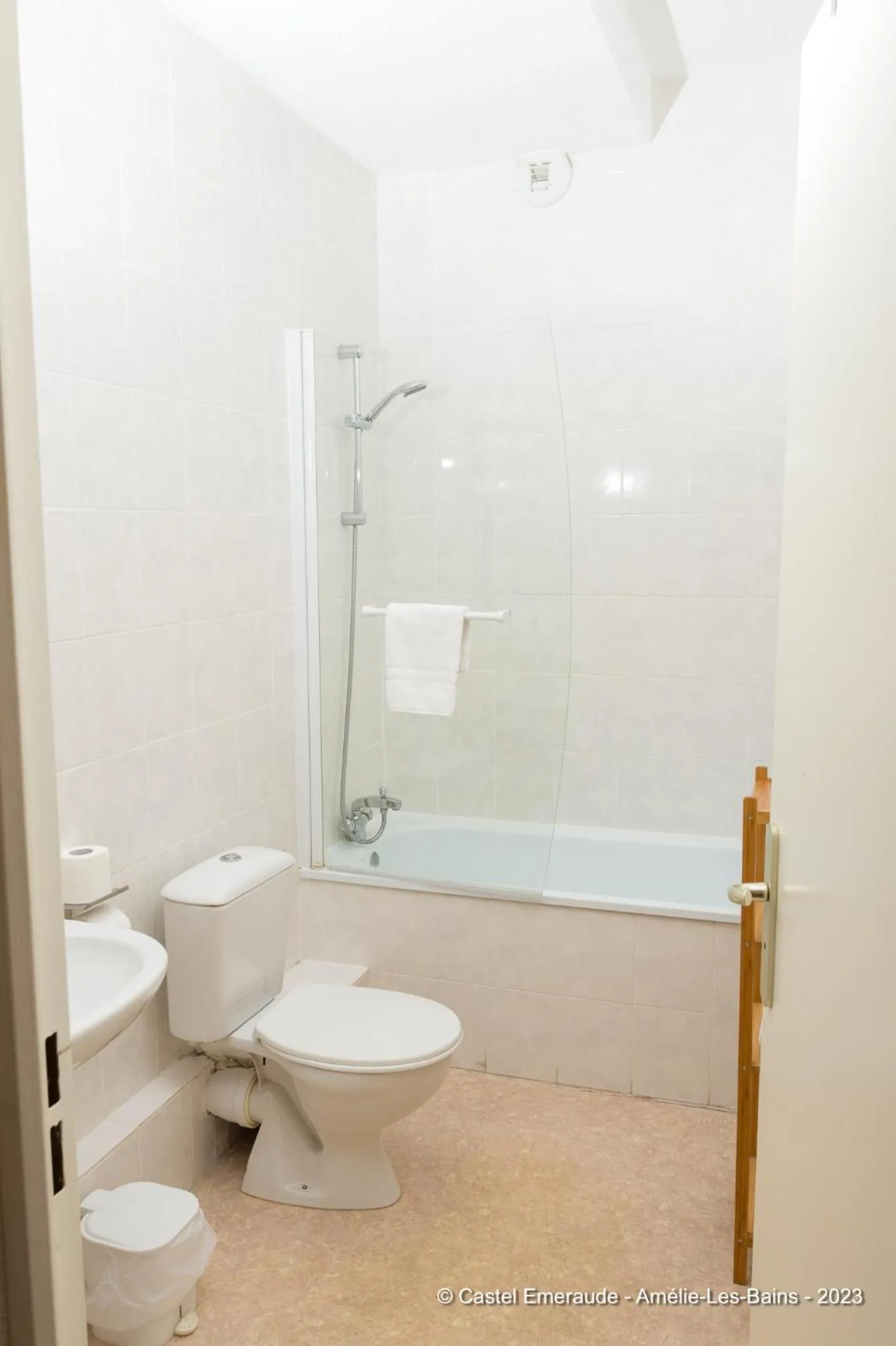 Bathroom in Appart'Hotel Castel Emeraude, Charme et Caractère