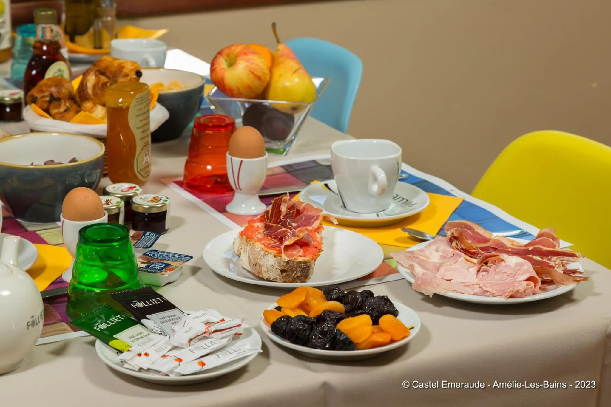Breakfast in Appart'Hotel Castel Emeraude, Charme et Caractère