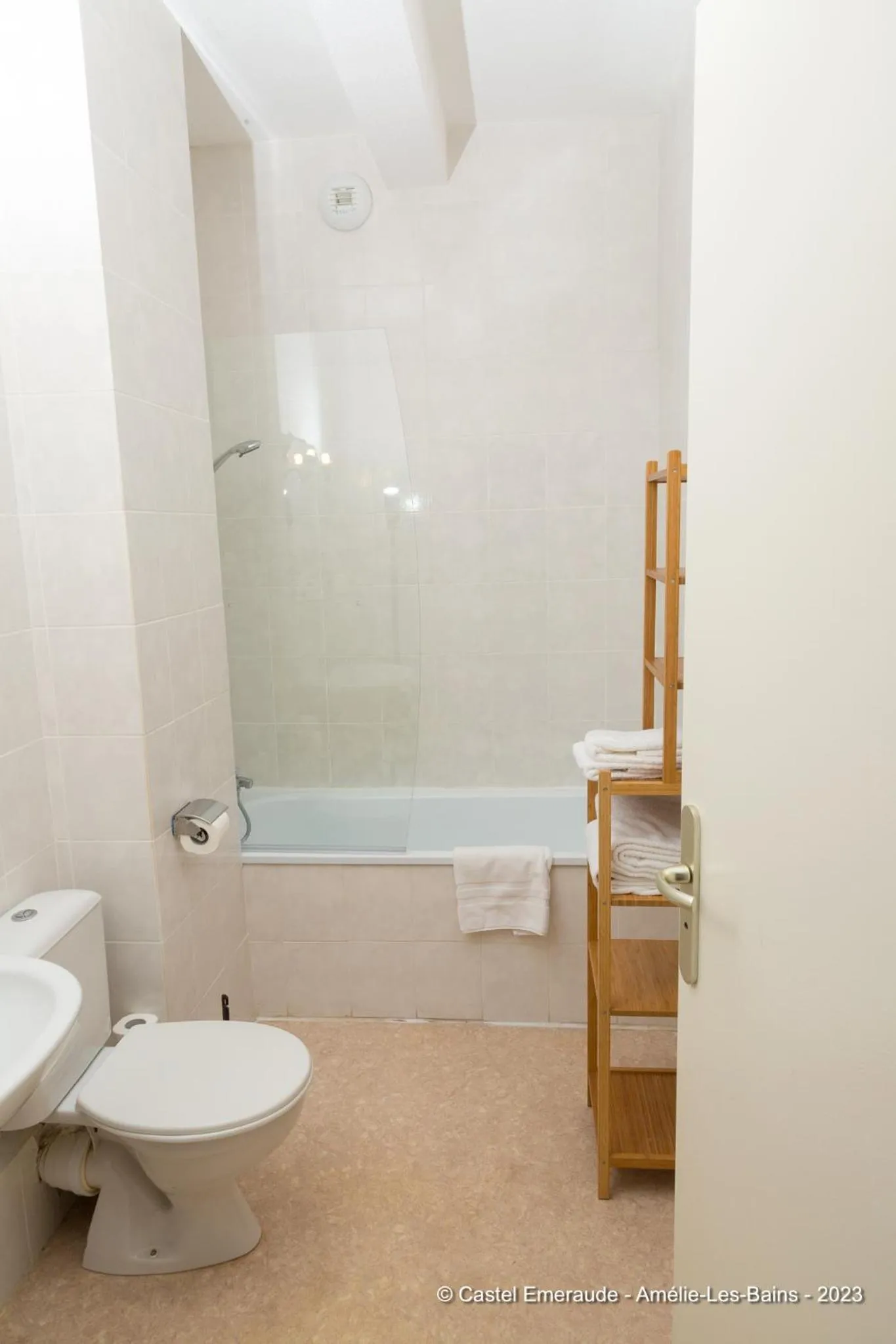 Bathroom in Appart'Hotel Castel Emeraude, Charme et Caractère