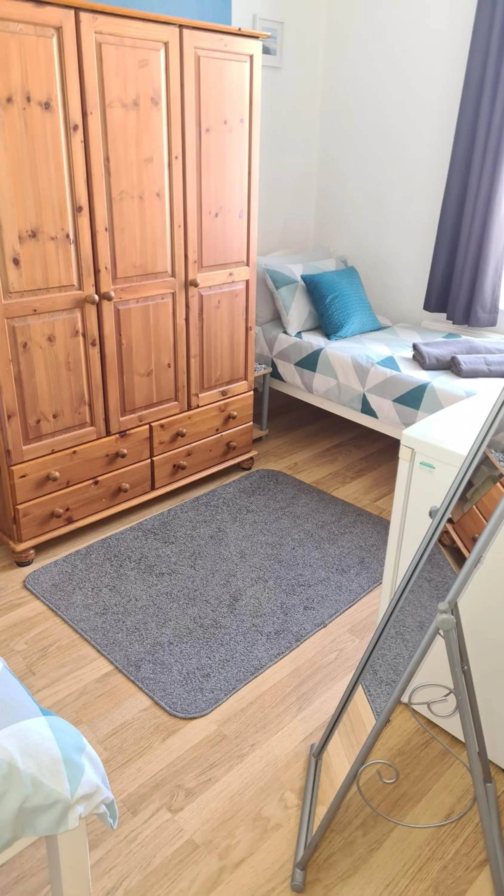 Bed in Sunnyside Hotel