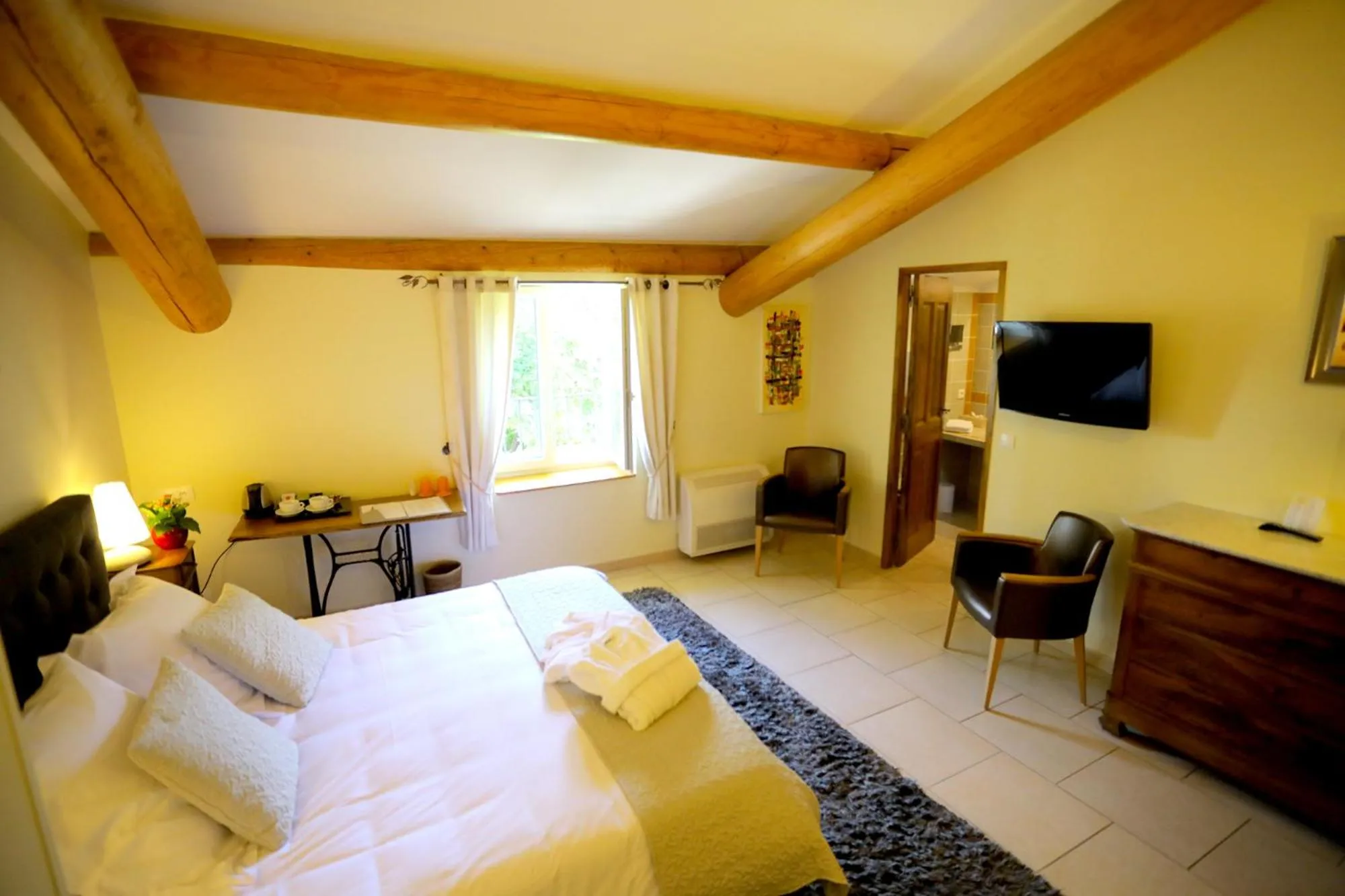 Bed in Maison CHENET - Les Chambres Entre Vigne et Garrigue - Teritoria