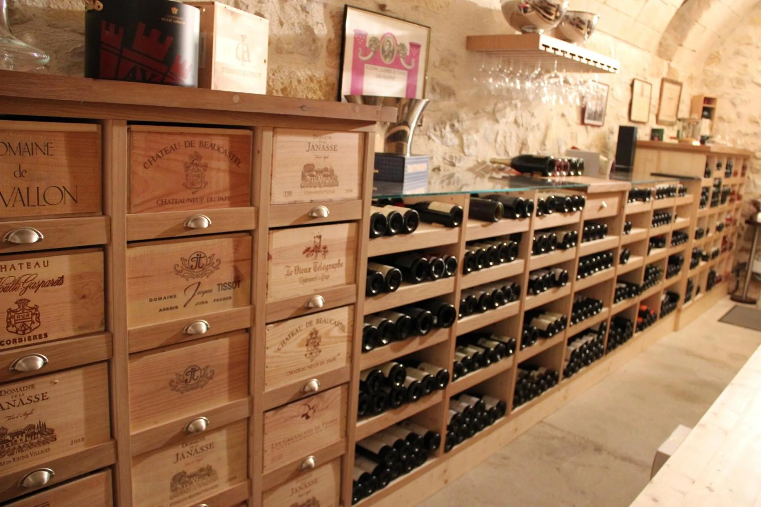 Restaurant/places to eat in Maison CHENET - Les Chambres Entre Vigne et Garrigue - Teritoria