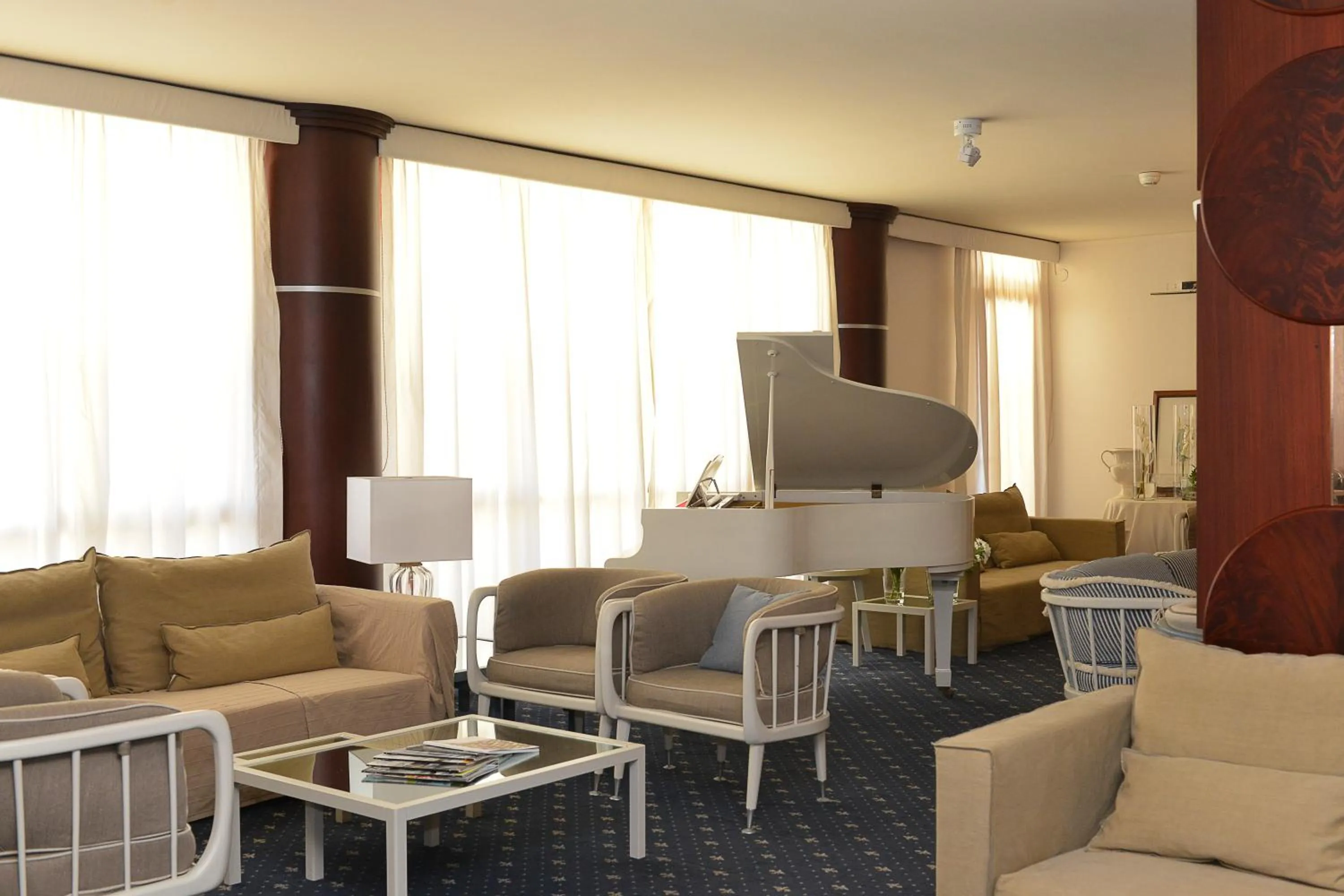 Communal lounge/ TV room in Hotel Anthony