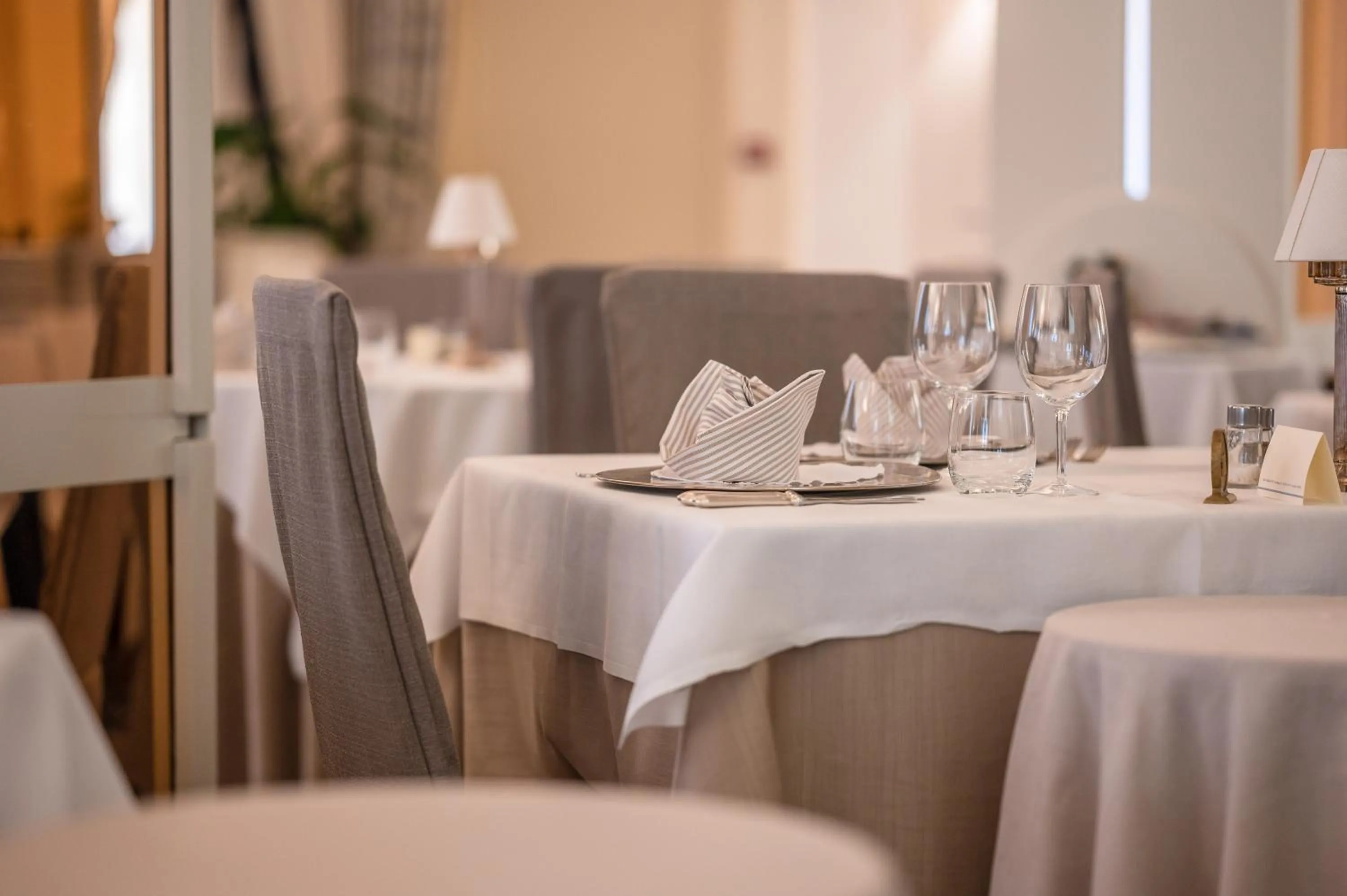 Restaurant/places to eat in Hotel Anthony