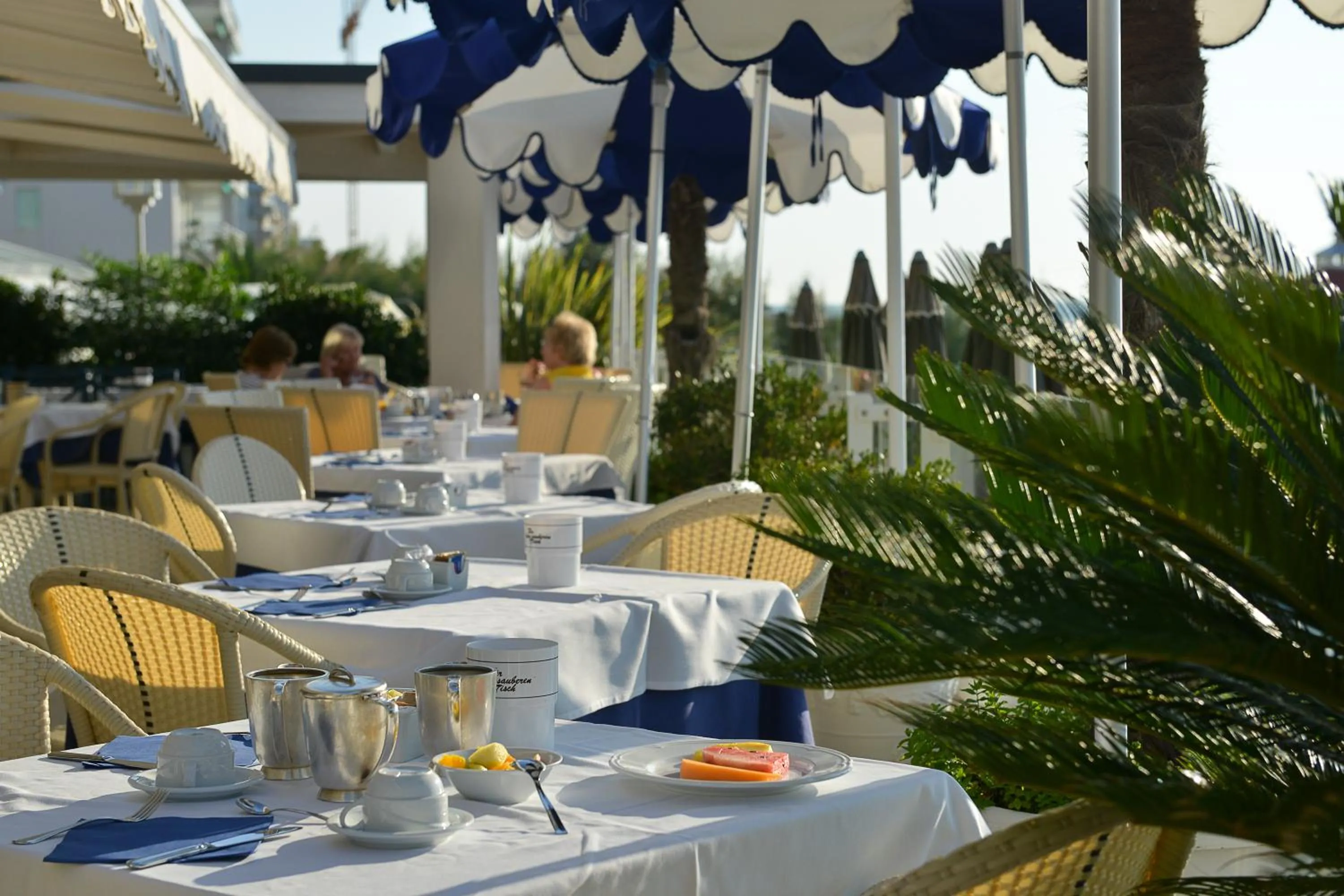 Restaurant/places to eat in Hotel Anthony