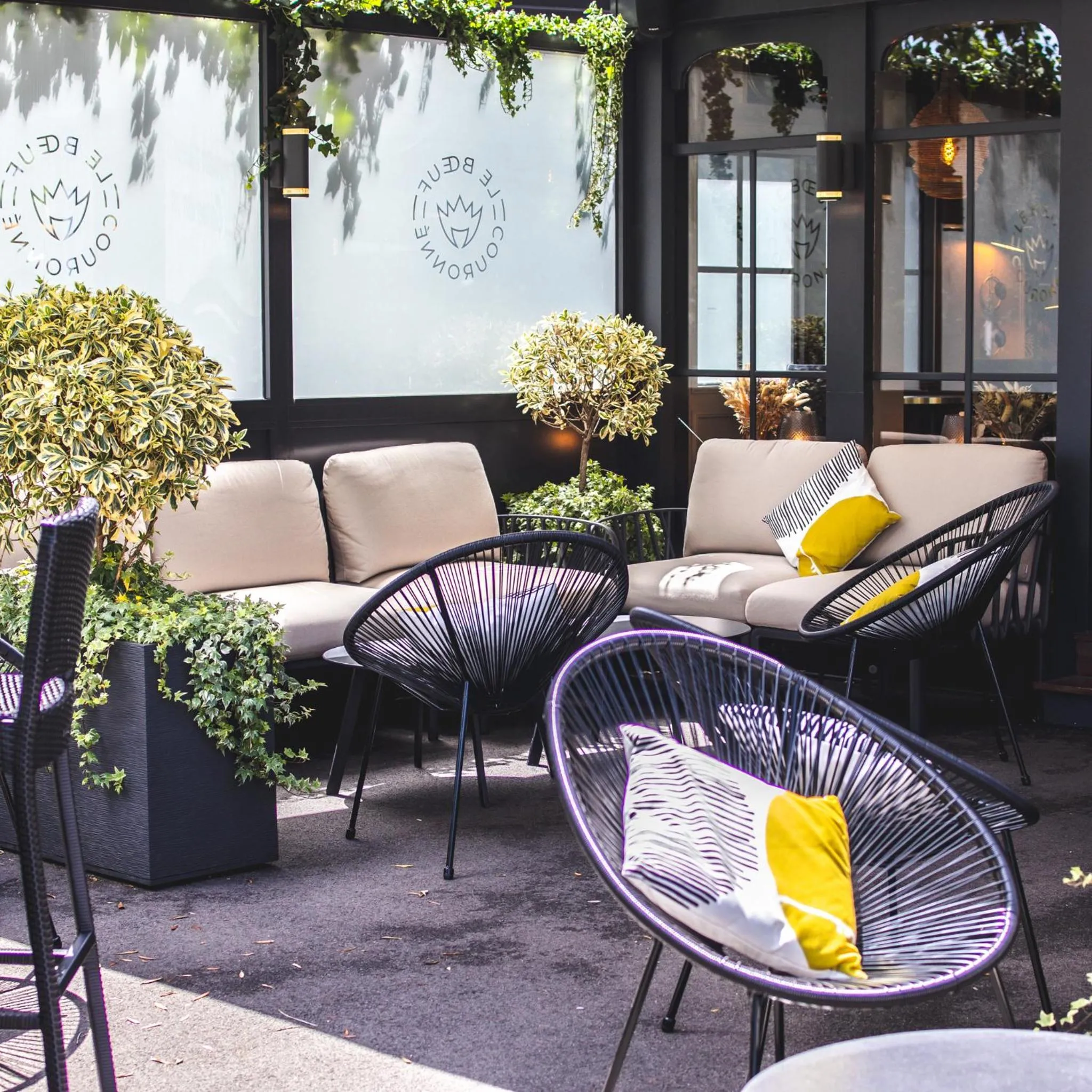 Patio in Le Boeuf Couronné - Hôtel & Restaurant Chartres- Logis Hotels