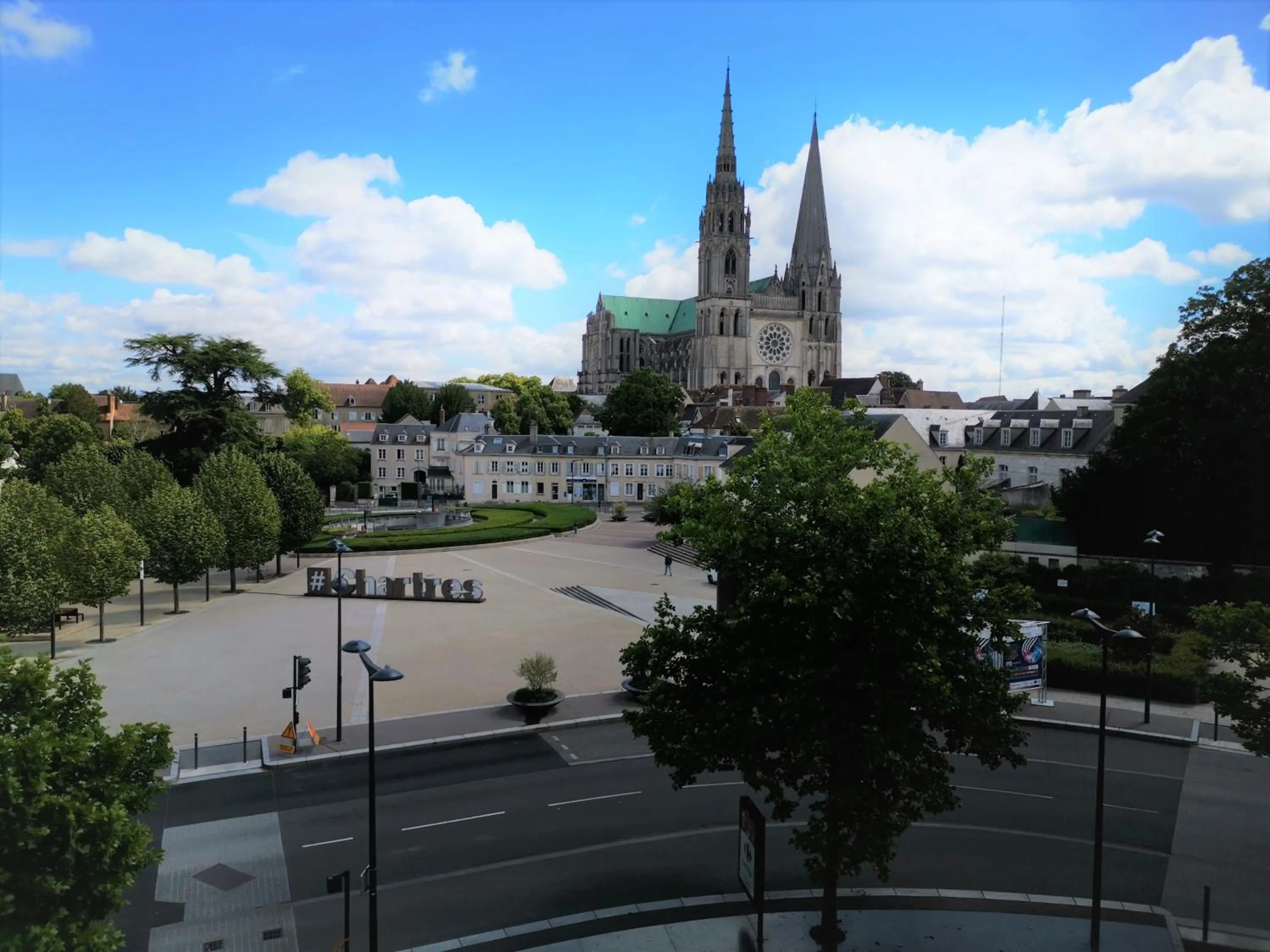 City view in Le Boeuf Couronné - Hôtel & Restaurant Chartres- Logis Hotels