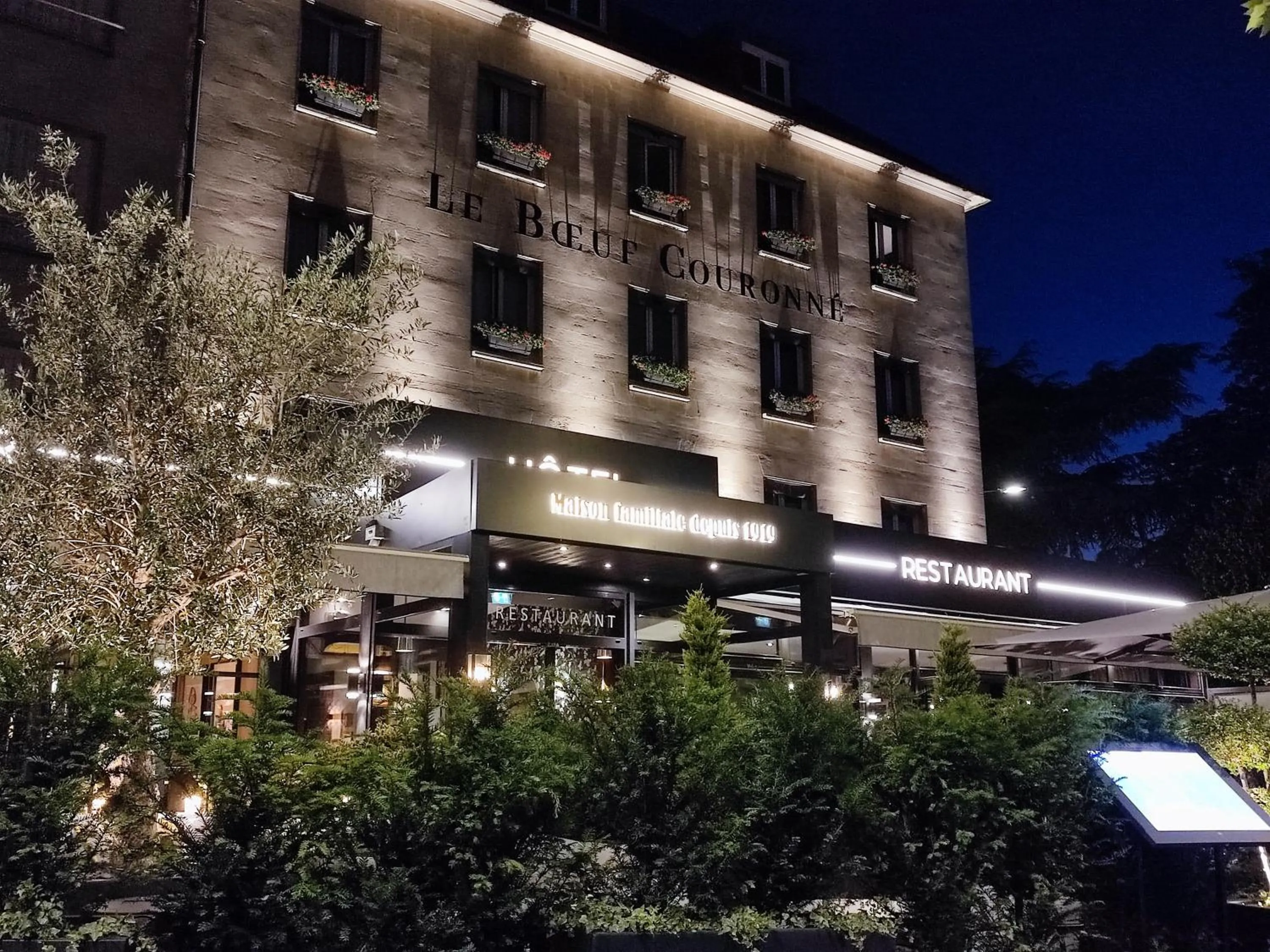 Property building in Le Boeuf Couronné - Hôtel & Restaurant Chartres- Logis Hotels