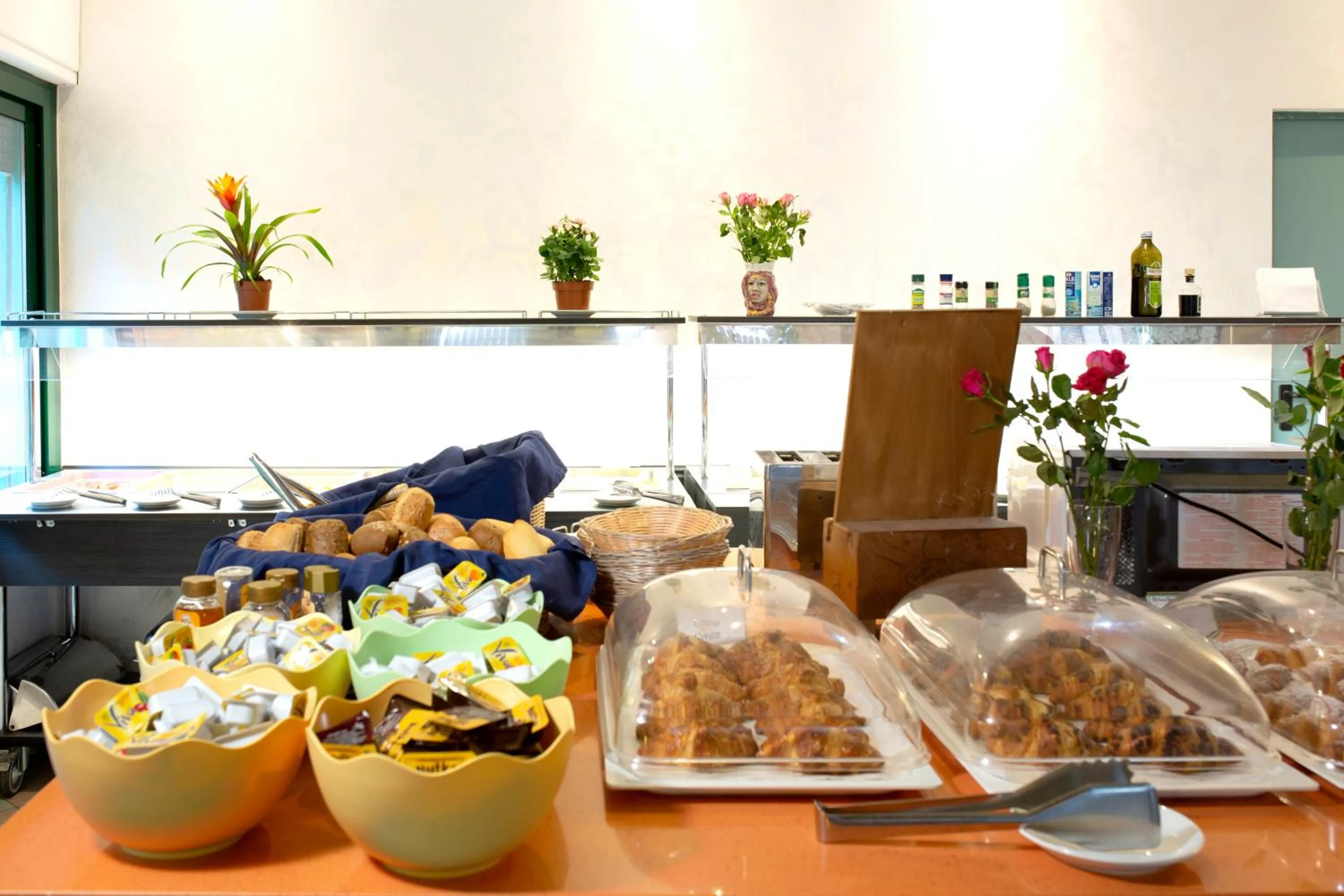 Continental breakfast in Hotel Olanda