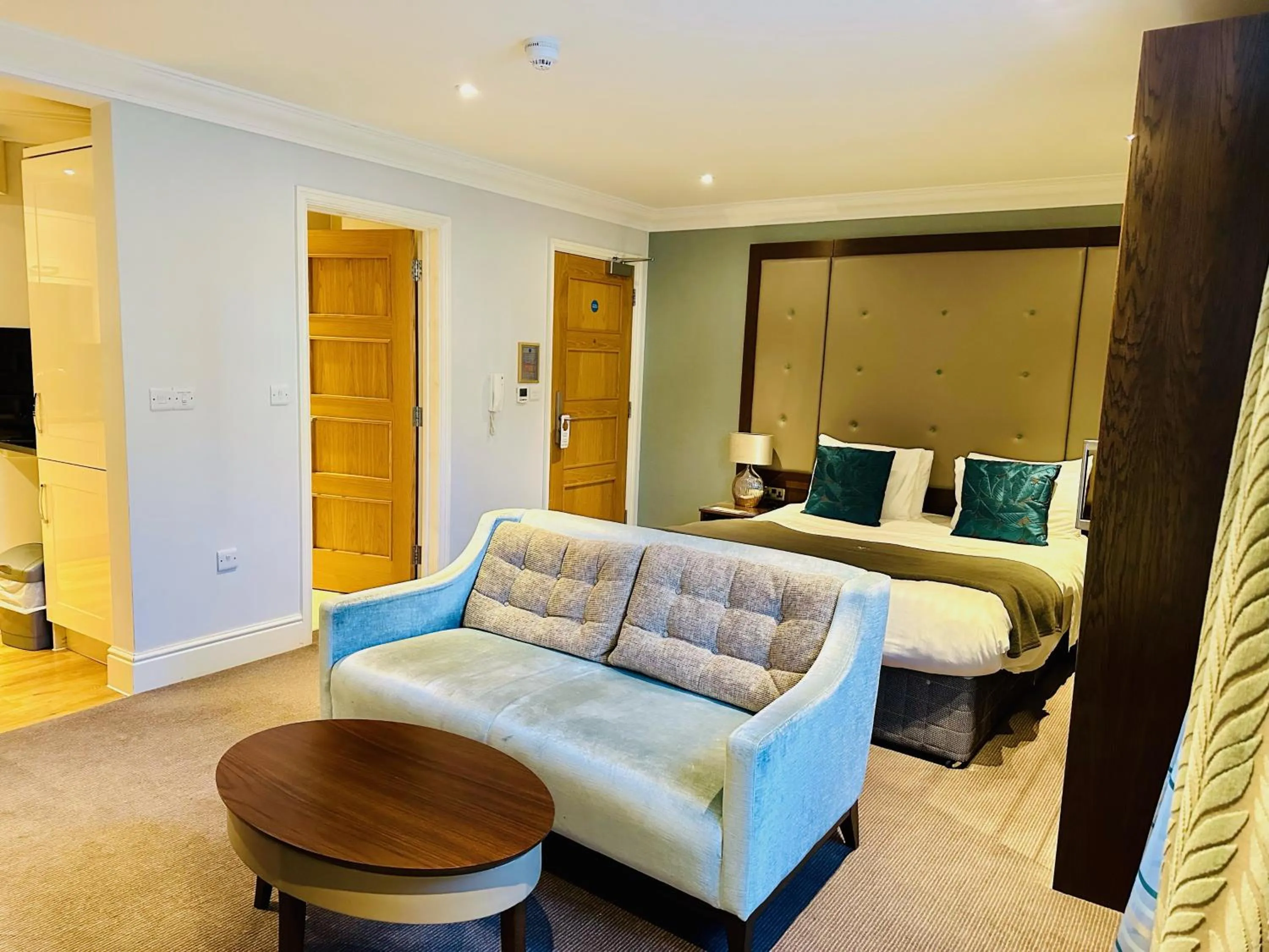 Bedroom, Bed in Lensfield Hotel