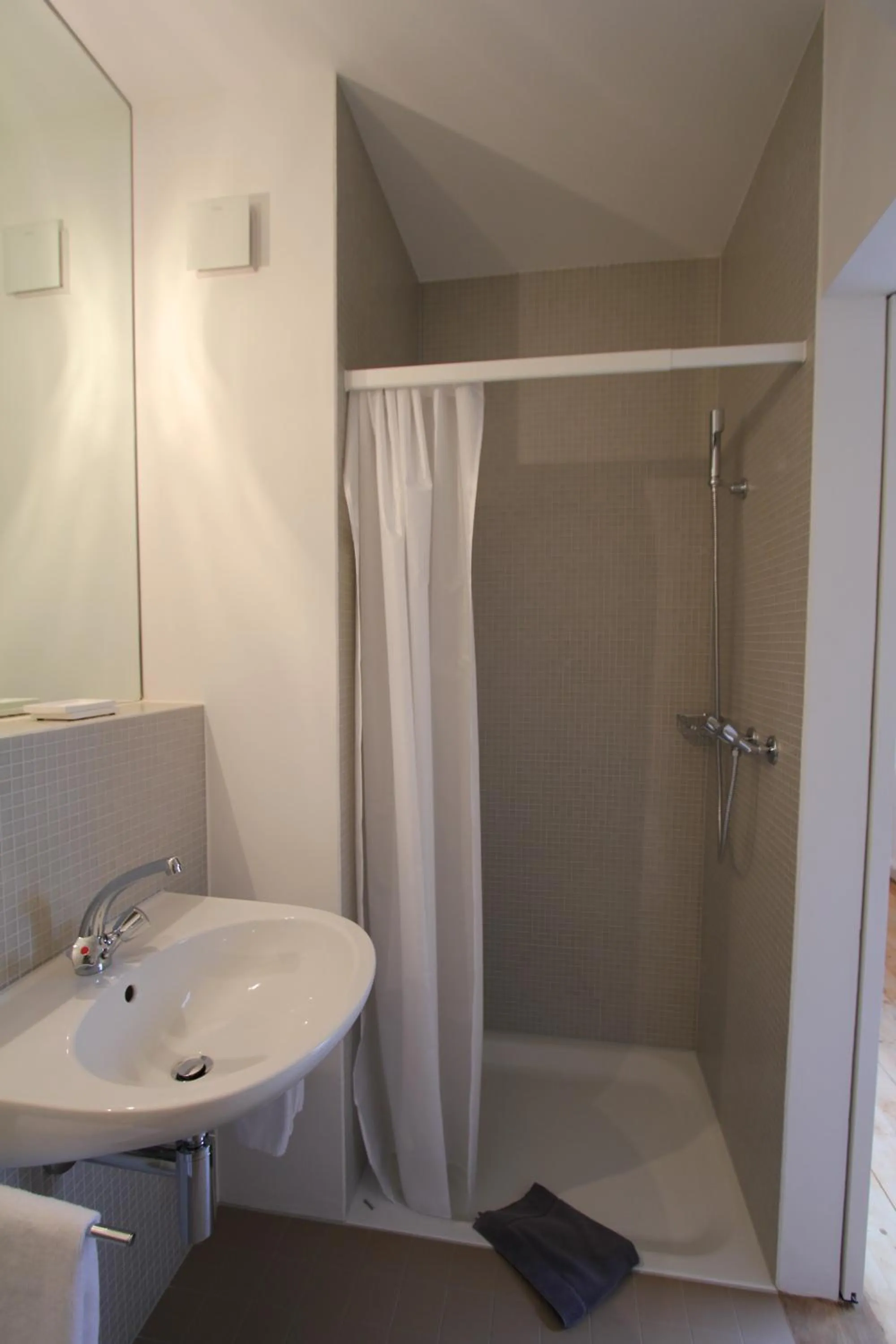 Shower in Hotel Restaurant Schwert Thun